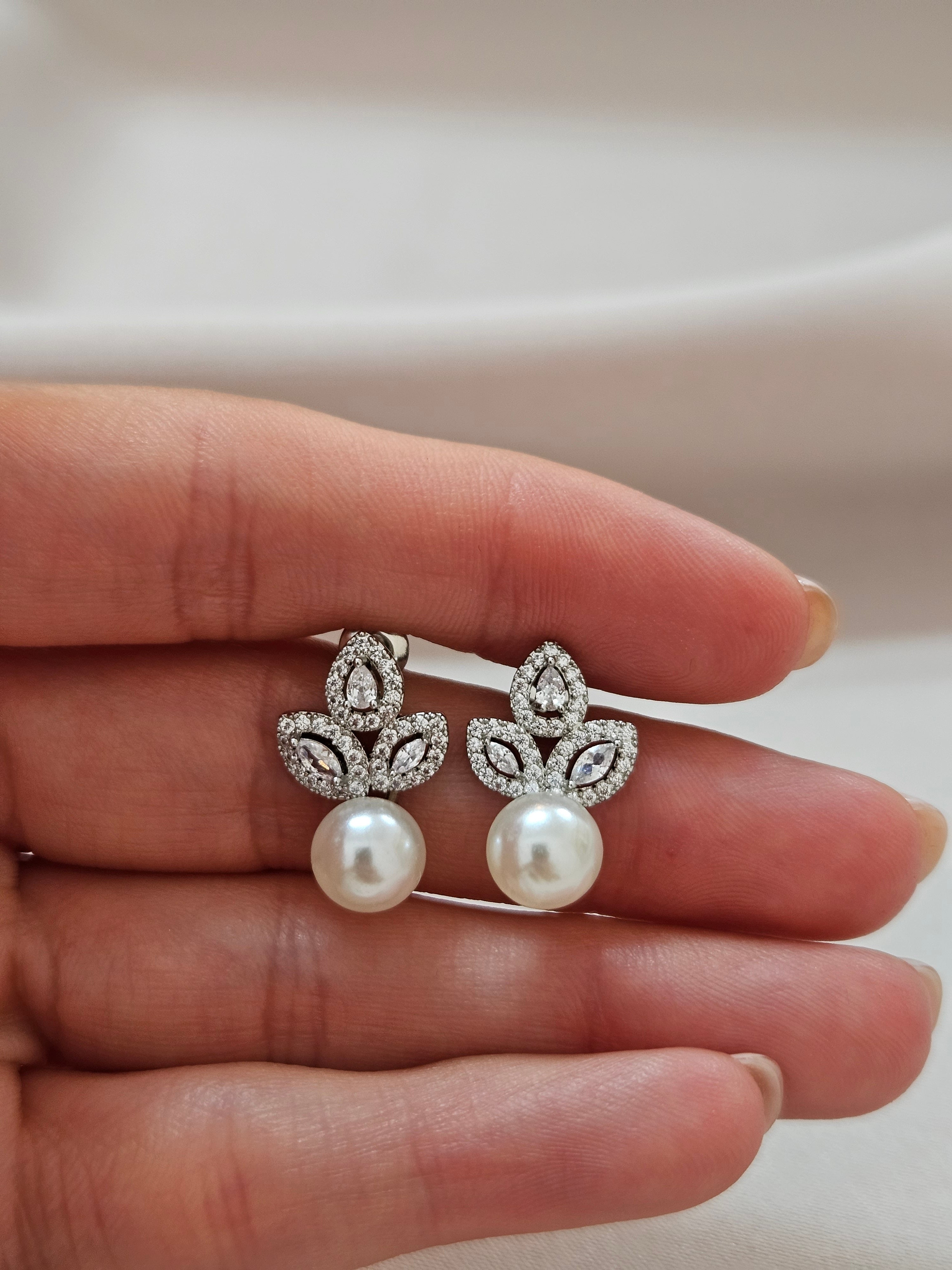 Floral Pearls Earrings