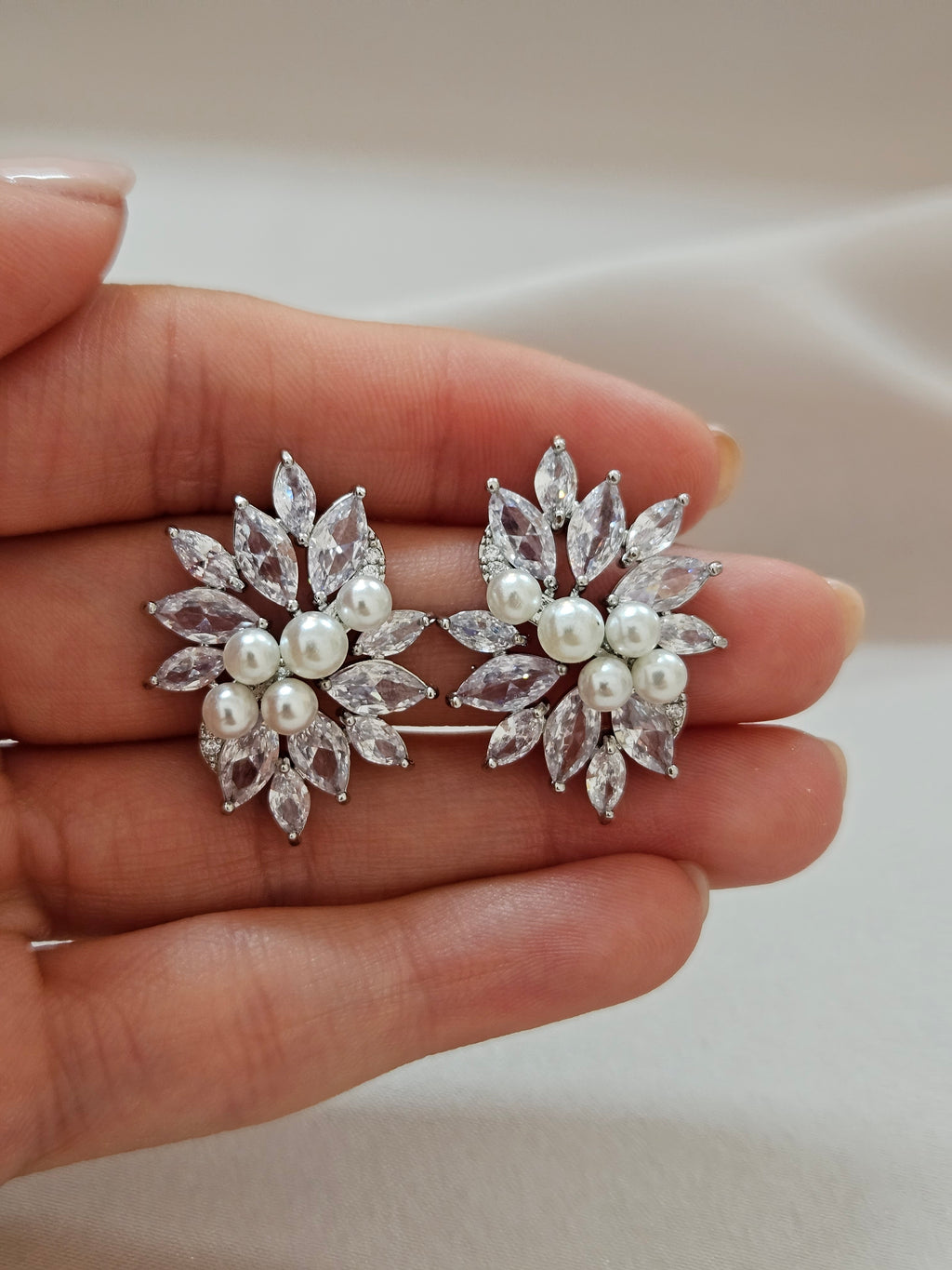 Beautiful Bridal Crystal Pearl Earrings