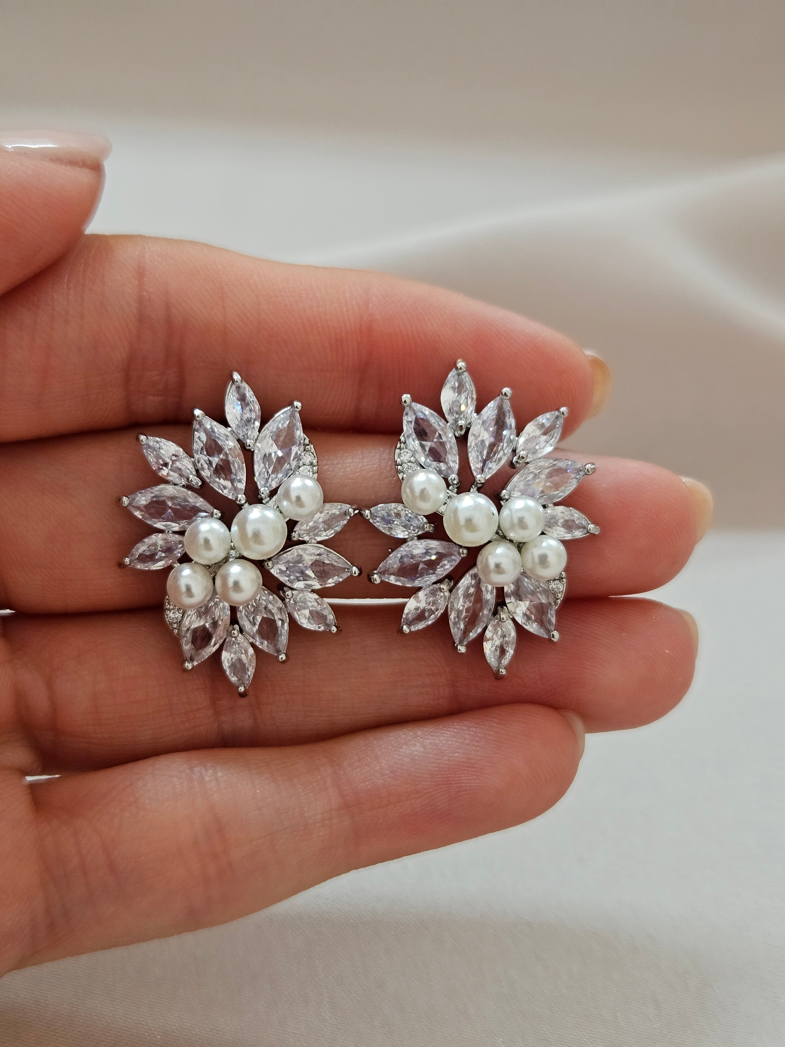 Beautiful Bridal Crystal Pearl Earrings
