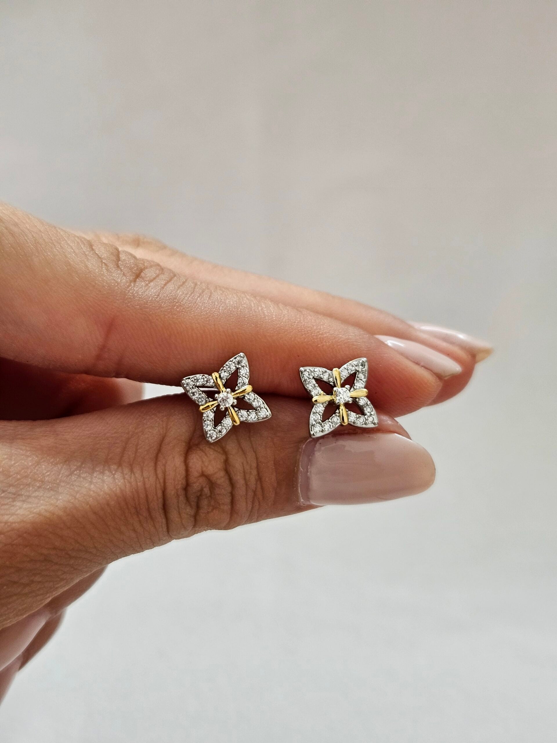 Minimal Small Star Earrings - AESC71