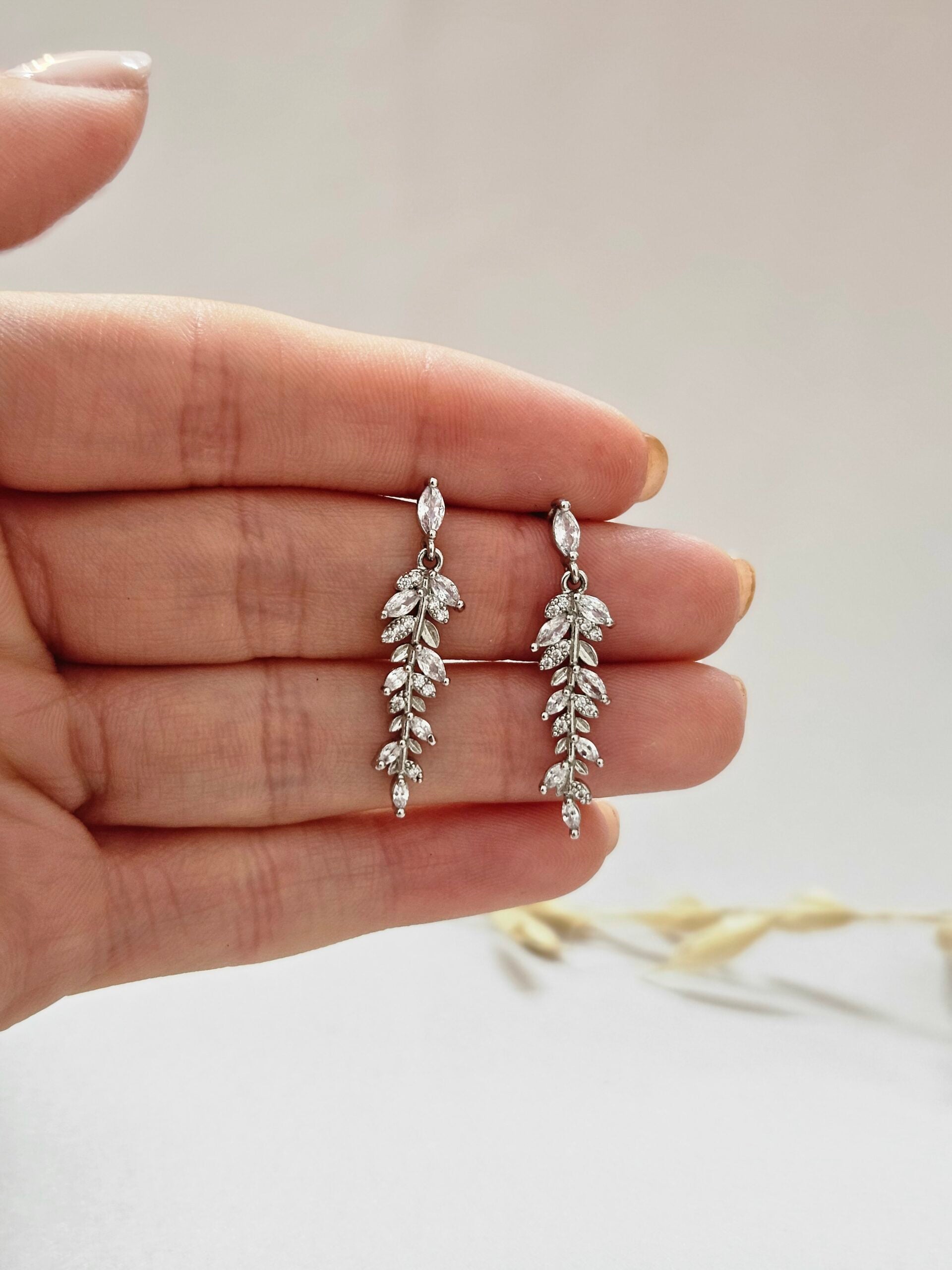 Delicate Leaf Crystal Earrings - AESC23
