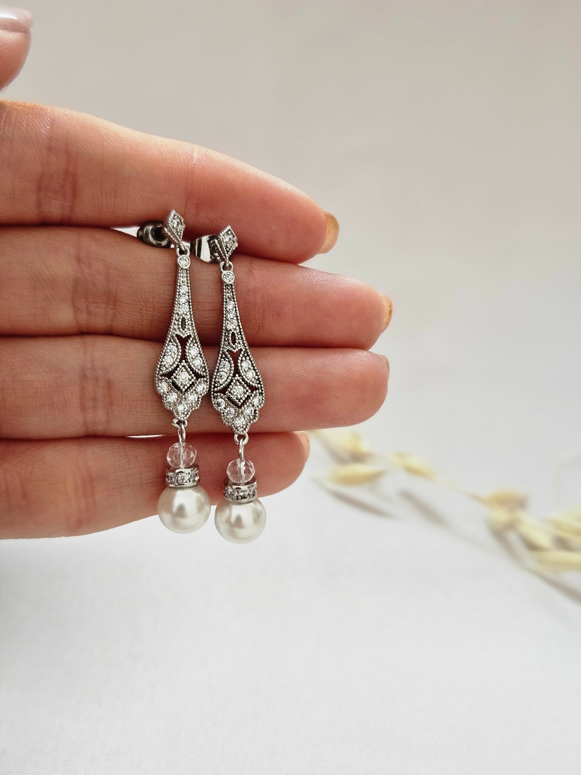 Long Vintage pearl drop earring - AESP62