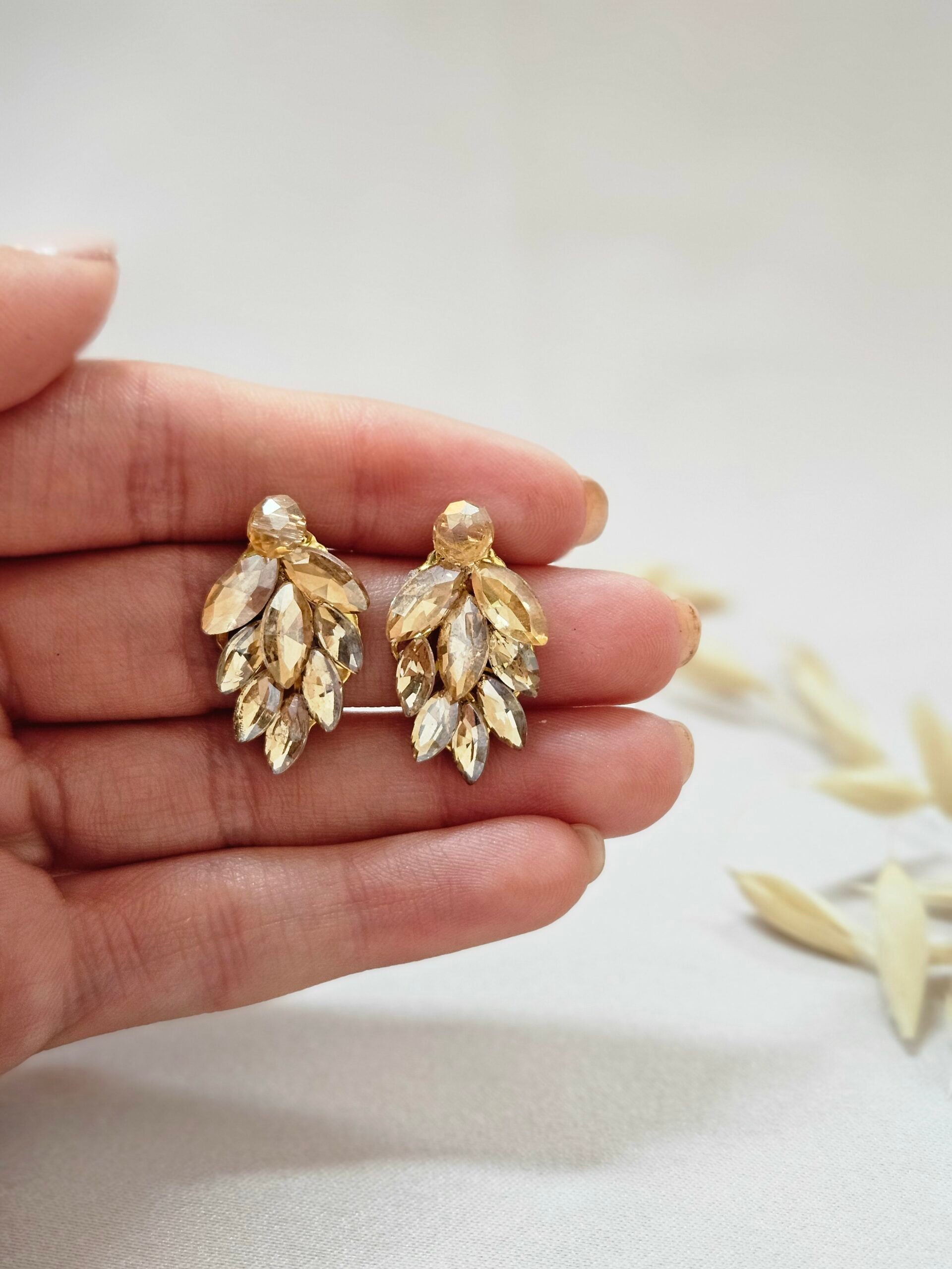 Minimal Champagne Stud Earrings - HEGG