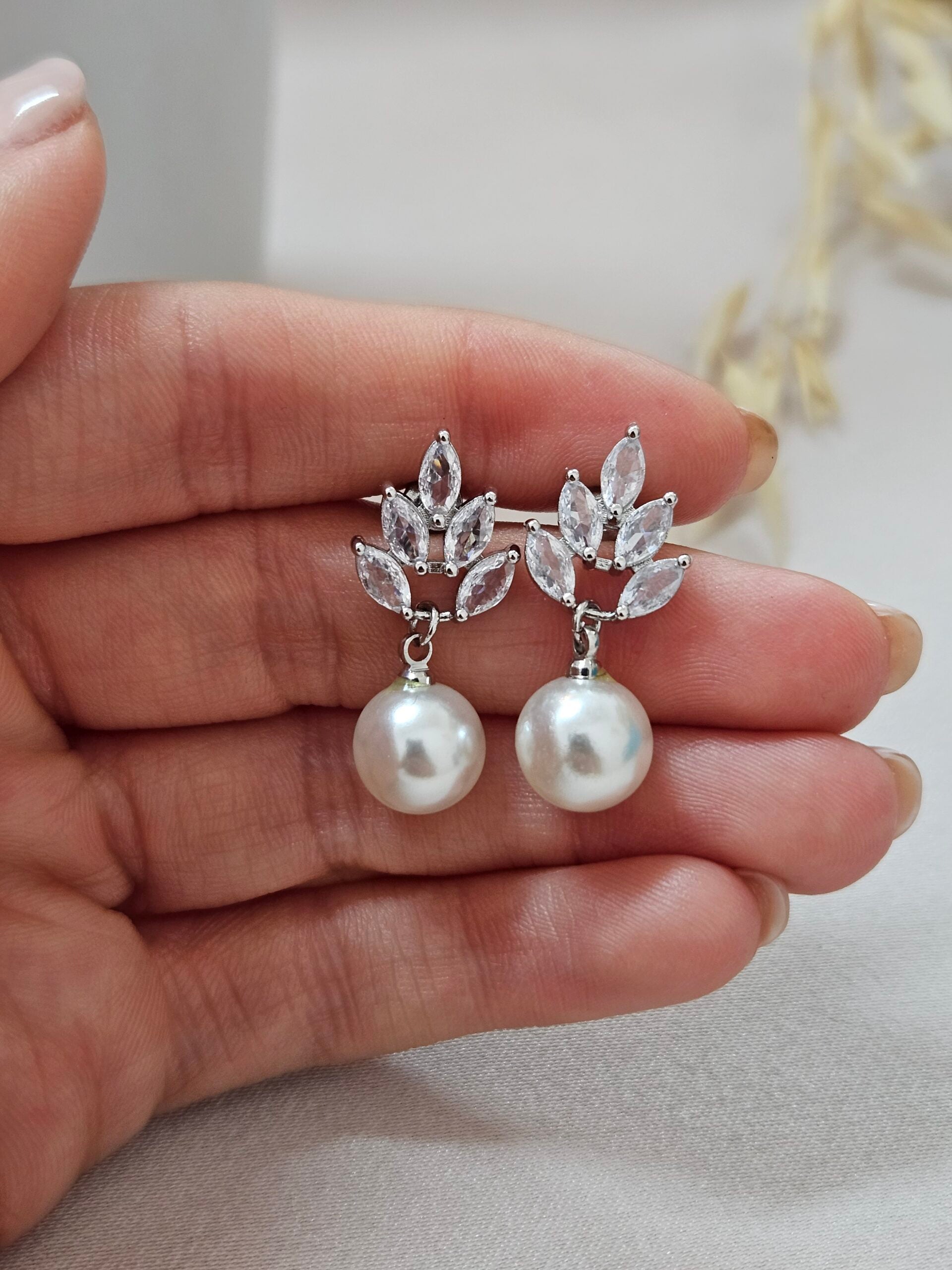 Delicate Crystal Pearl Drop Earrings - AESP43
