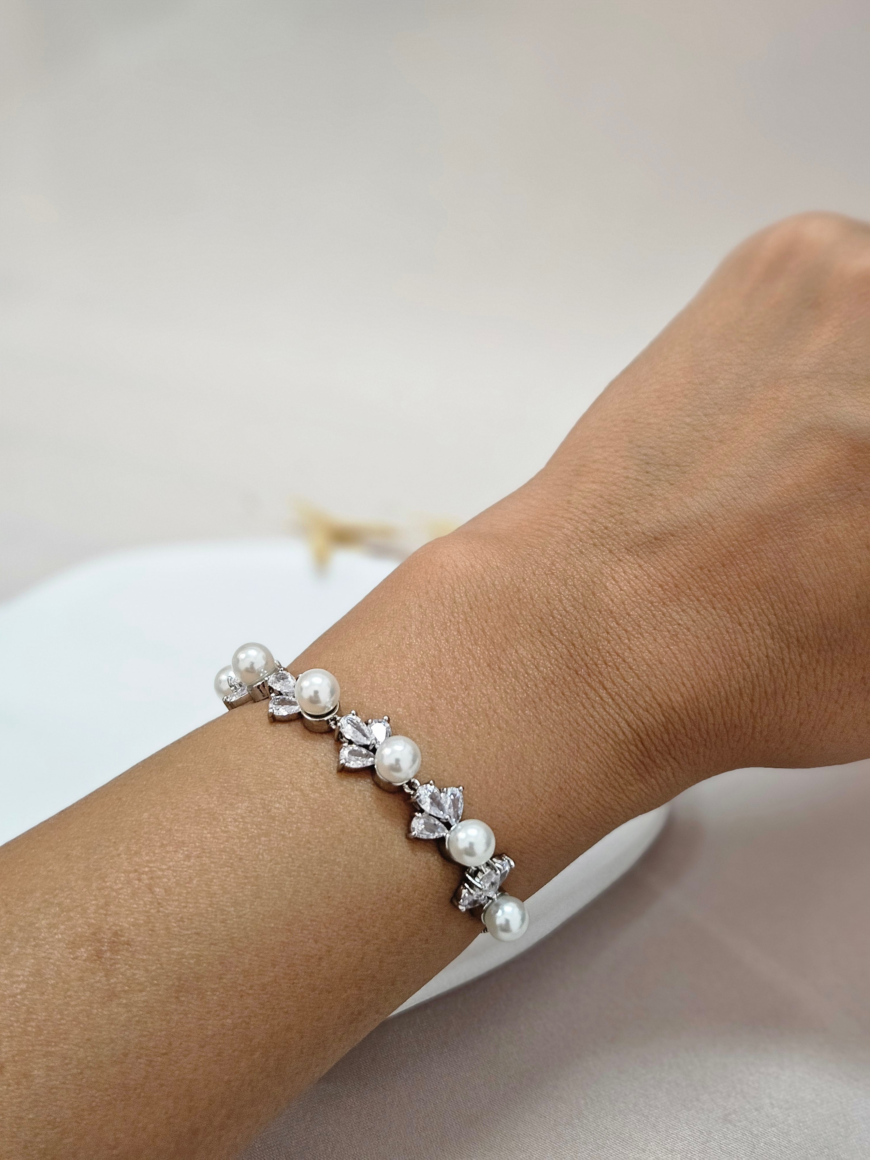 Adjustable Delicate Pearl Crystal Bracelet