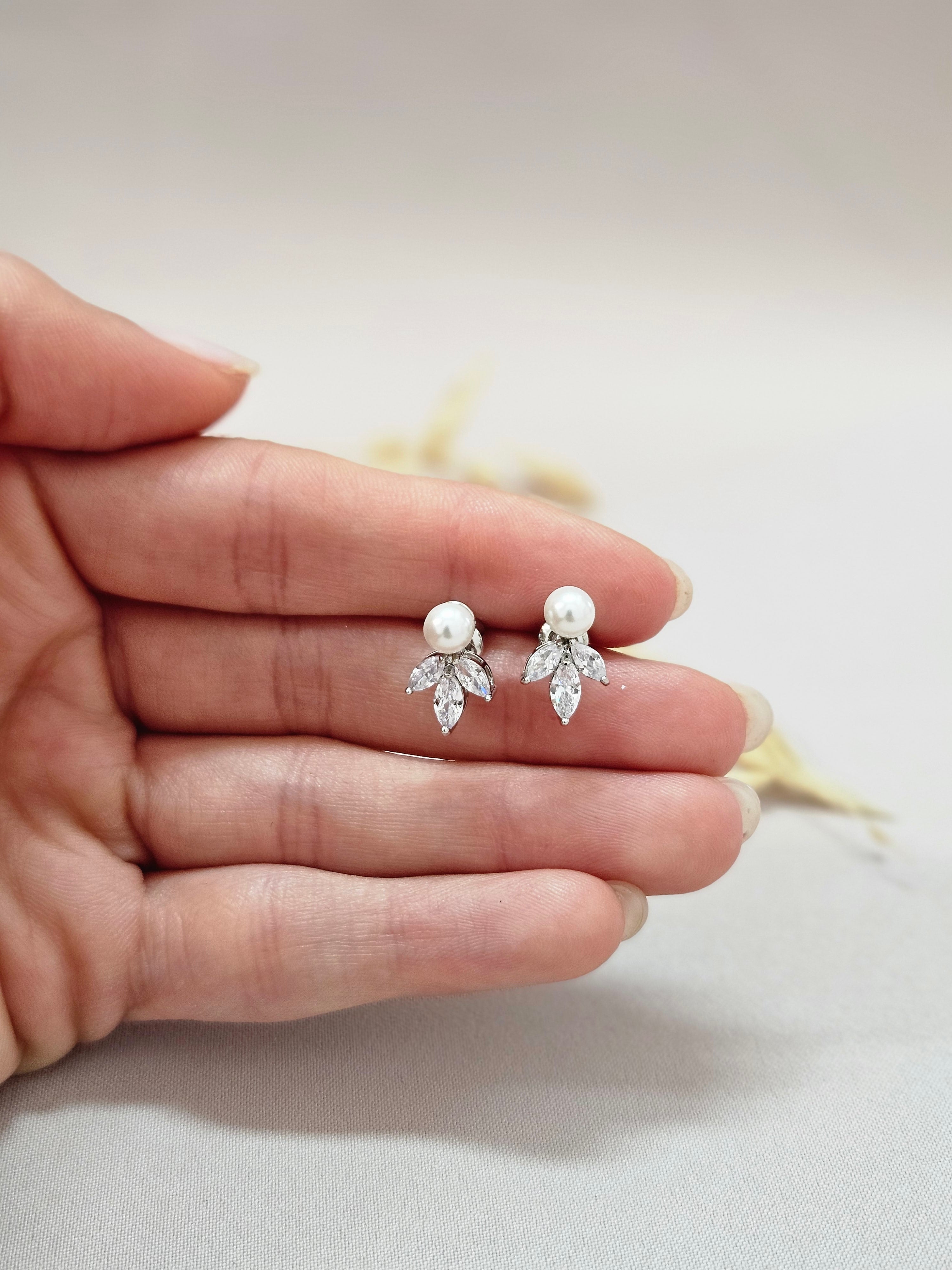 Delicate Pearl Bridal Jewelry Set