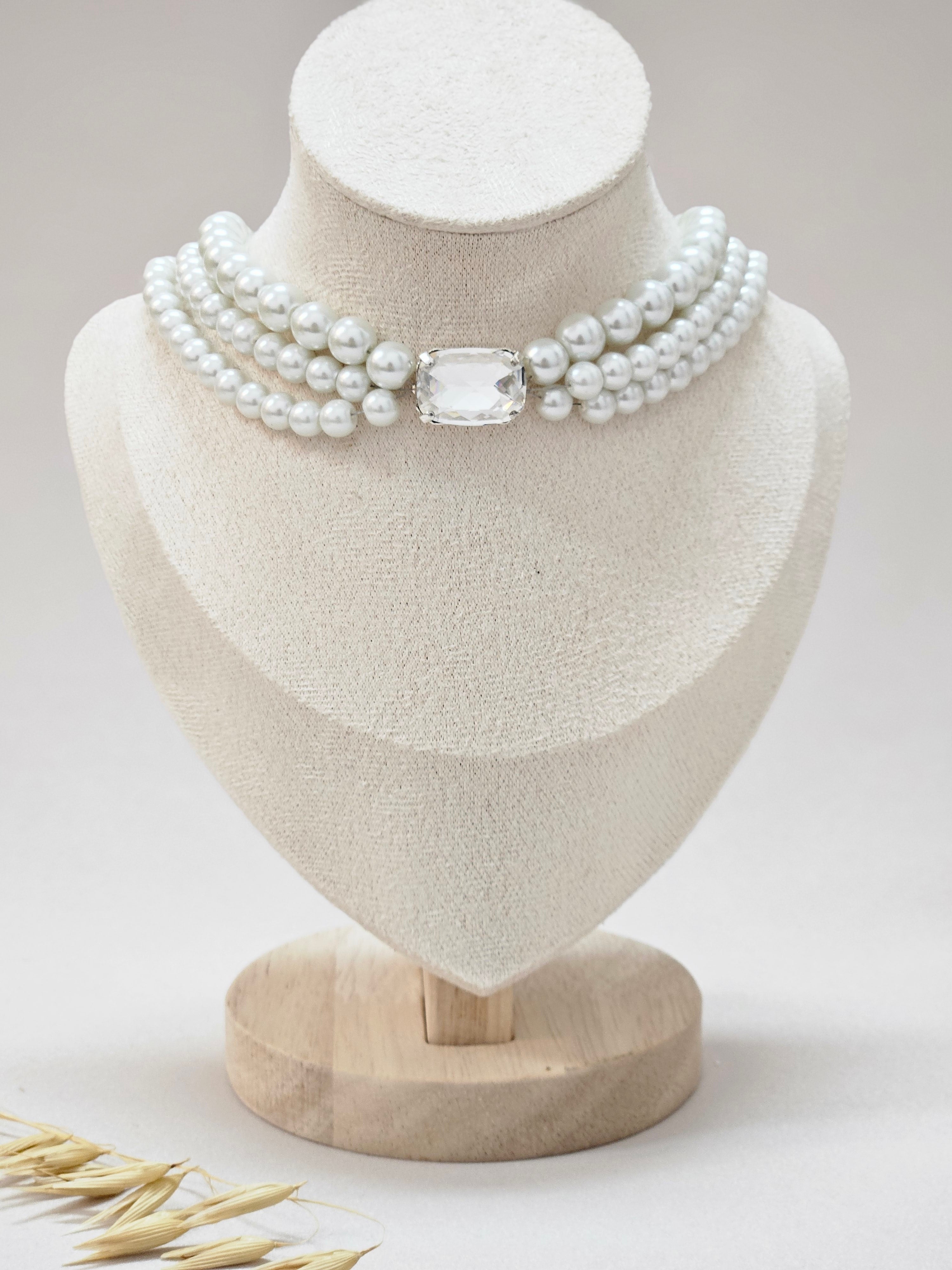 Three Pearl Layers Choker With Swarovski Crystals