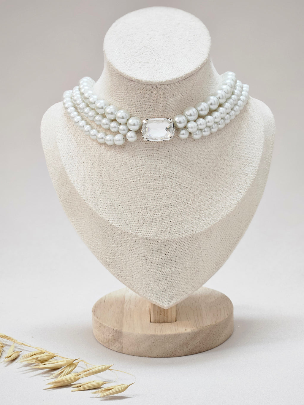 Three Pearl Layers Choker With Swarovski Crystals