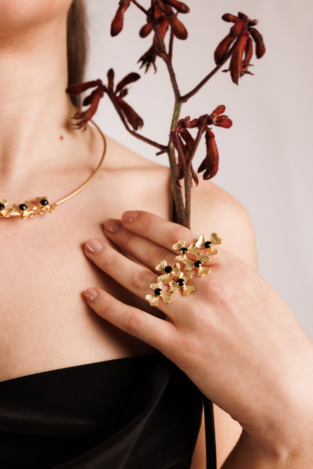two fingers floral statement gold adjustable ring with black crystals