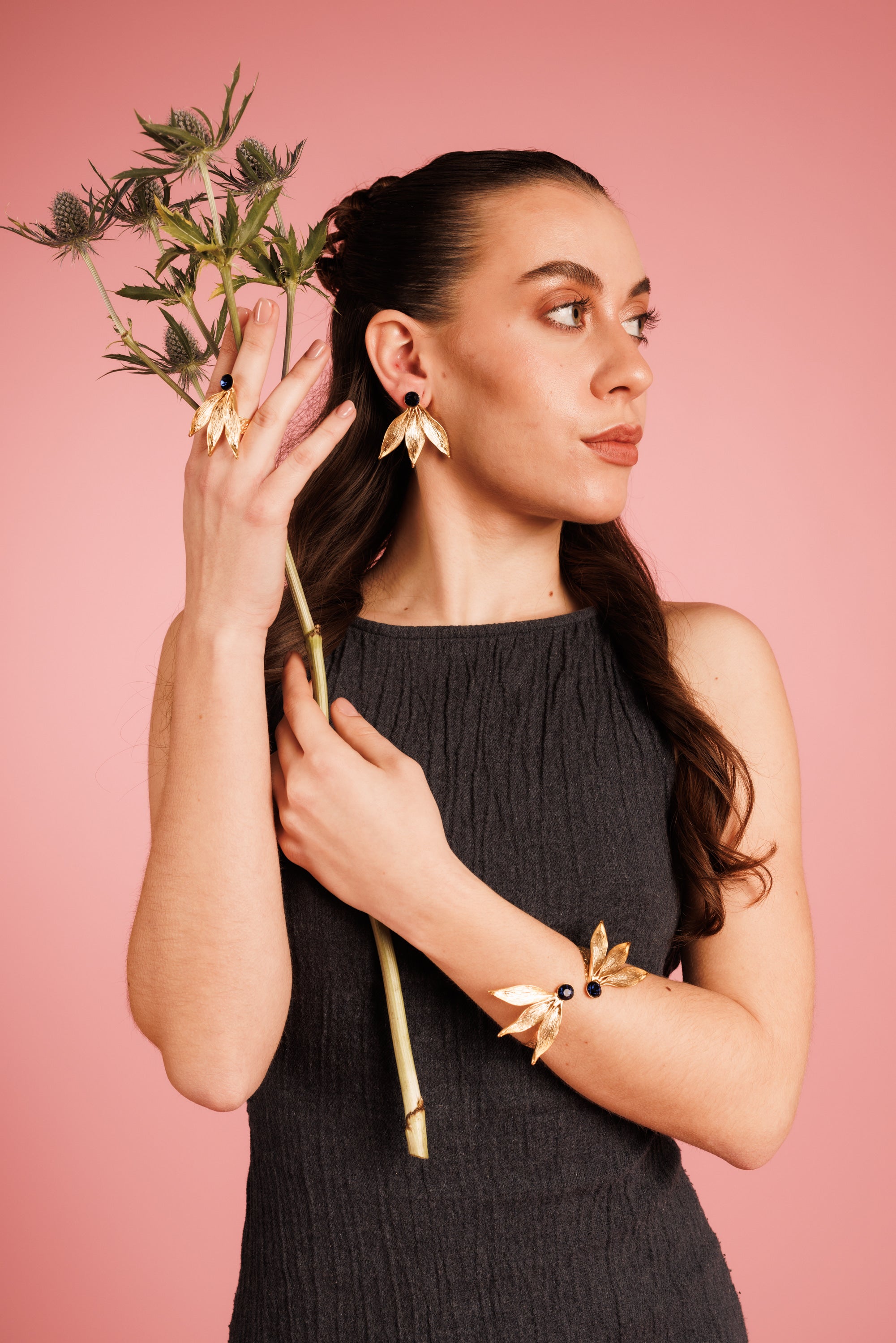 Gold-plated Black Eyed Susan With Dark Blye Crystals