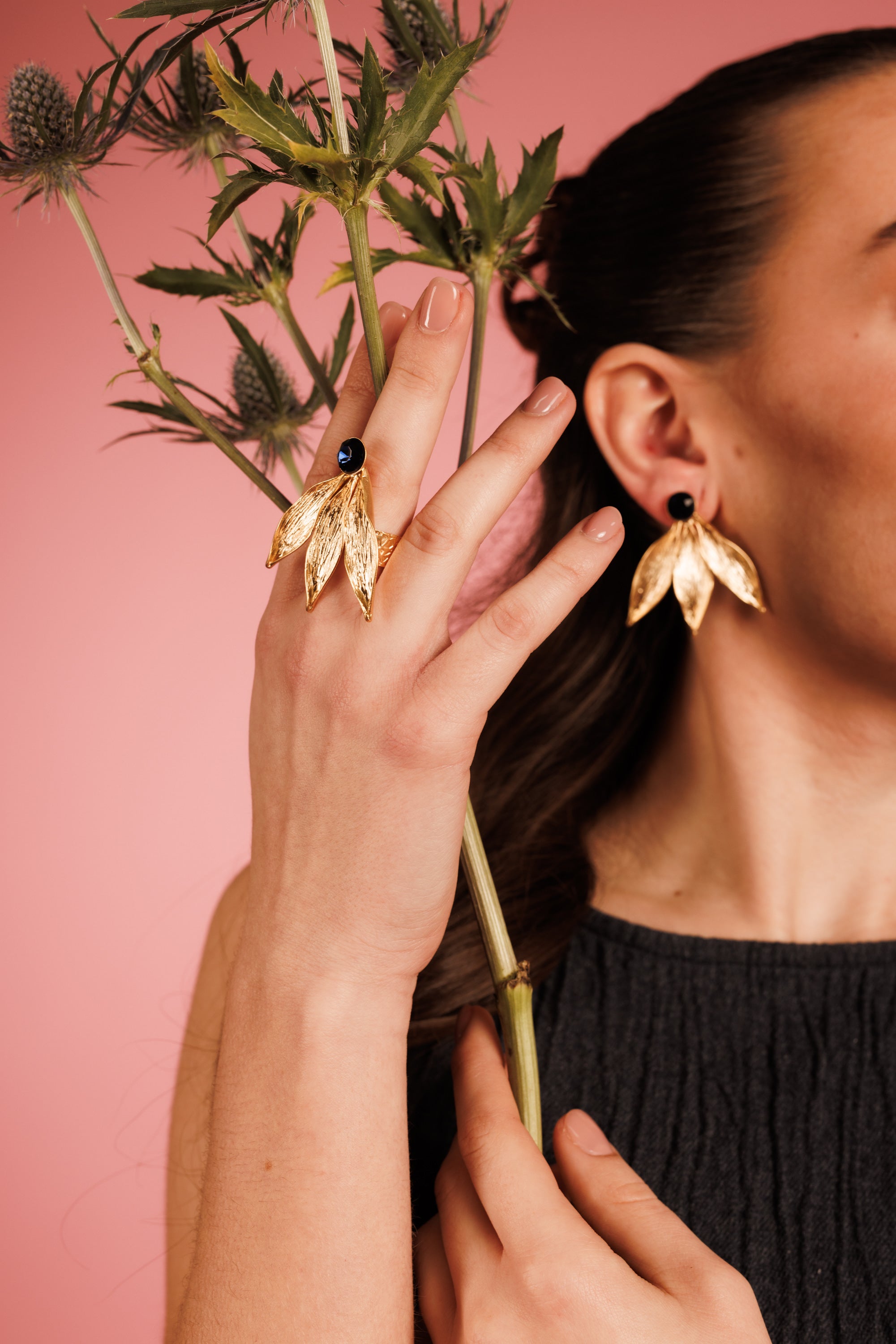 Gold-plated Black Eyed Susan With Dark Blye Crystals