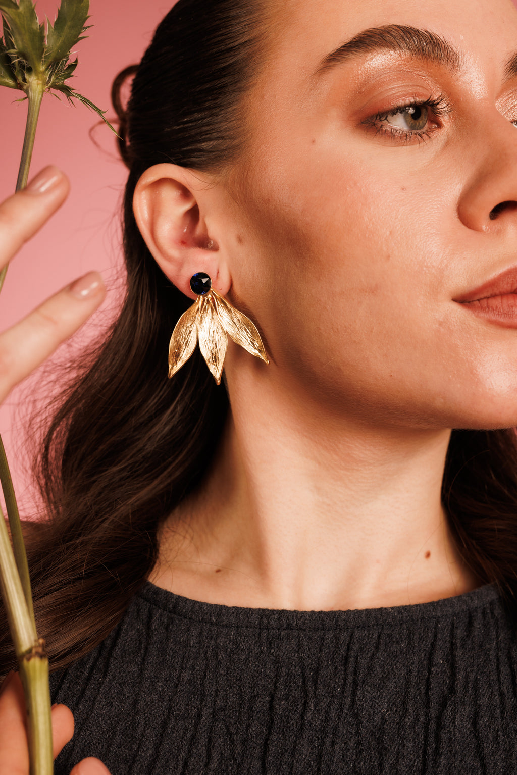 Gold-plated Black Eyed Susan With Dark Blye Crystals
