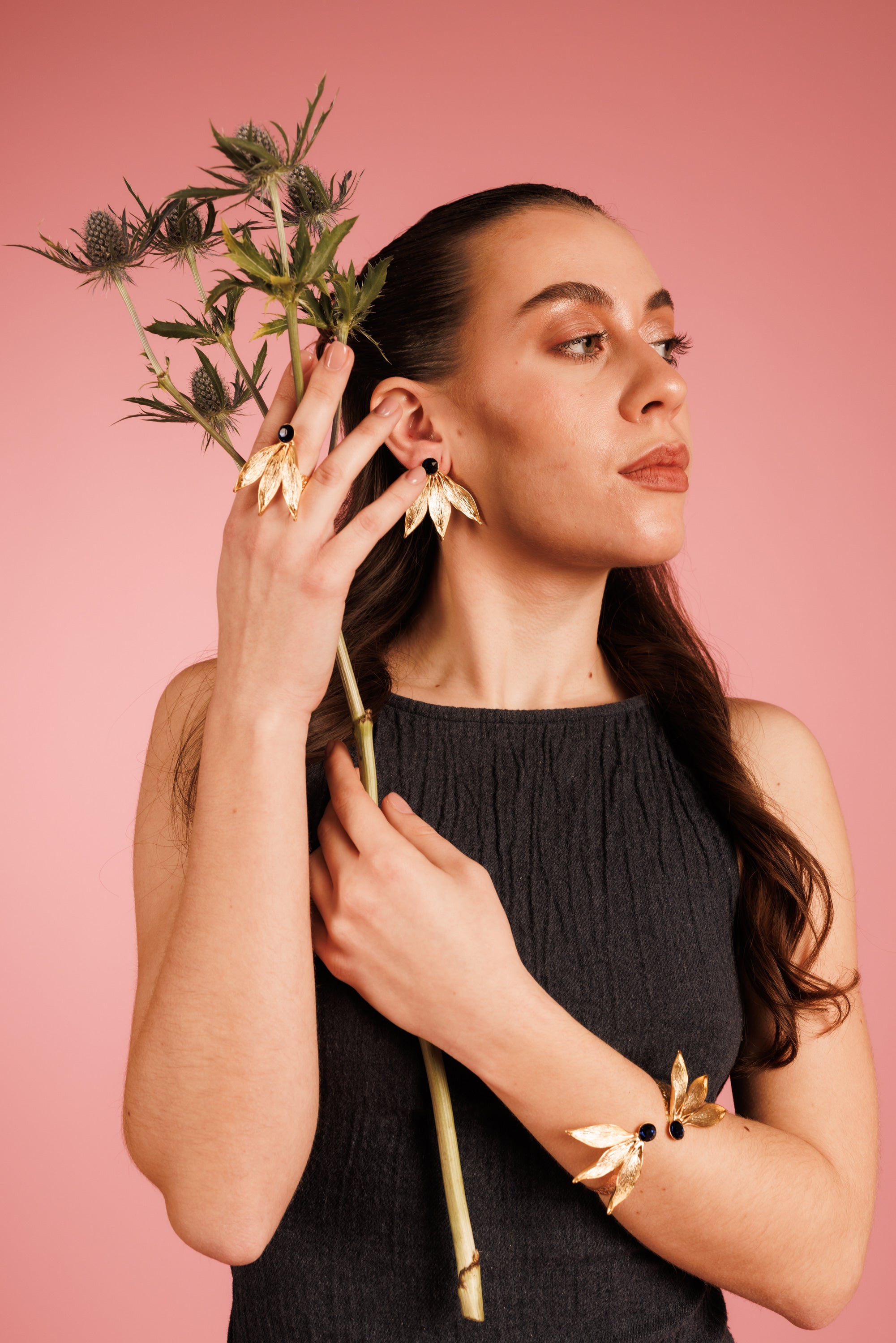 Gold-plated Black Eyed Susan With Dark Blye Crystals
