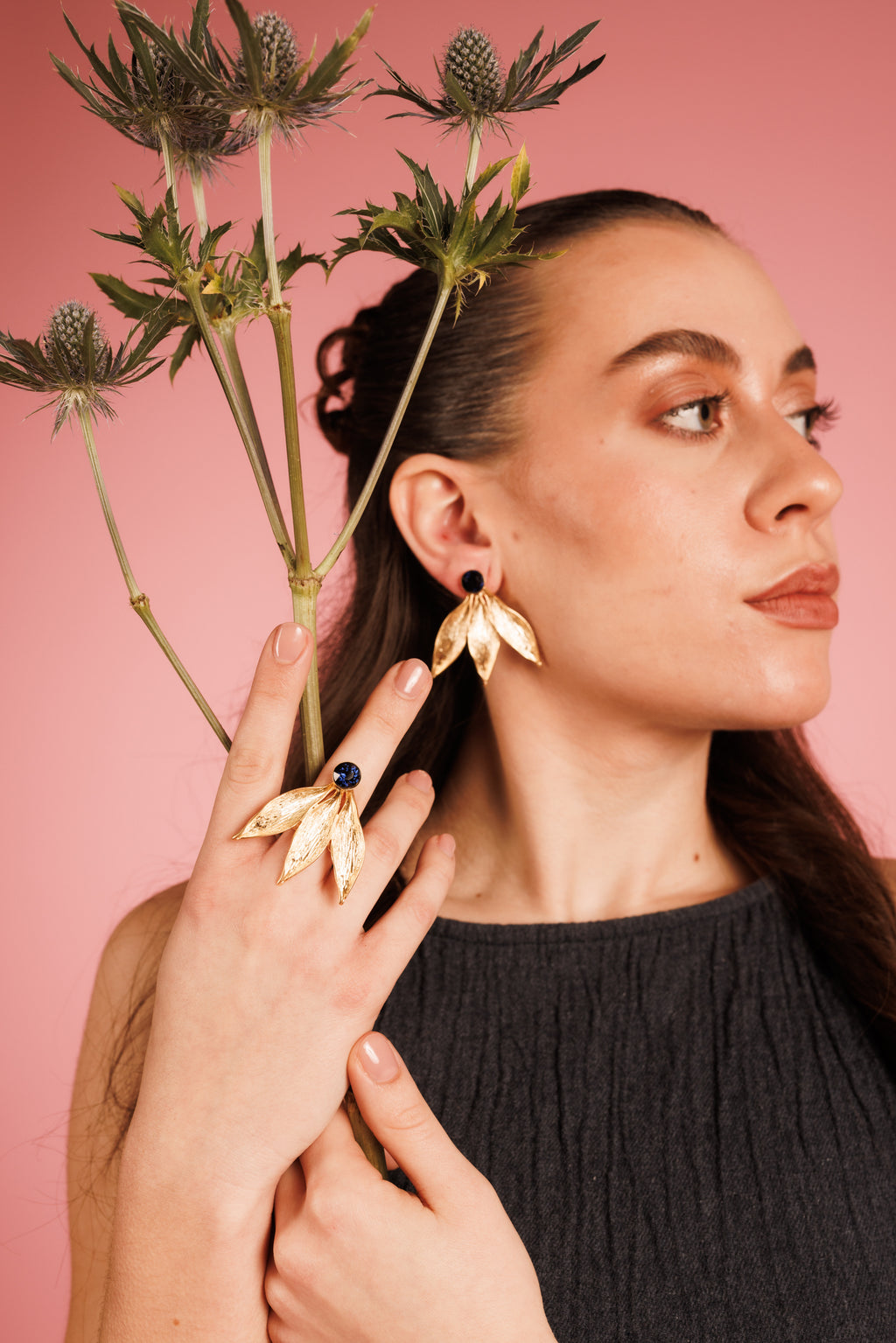 Gold-plated Black Eyed Susan With Dark Blye Crystals