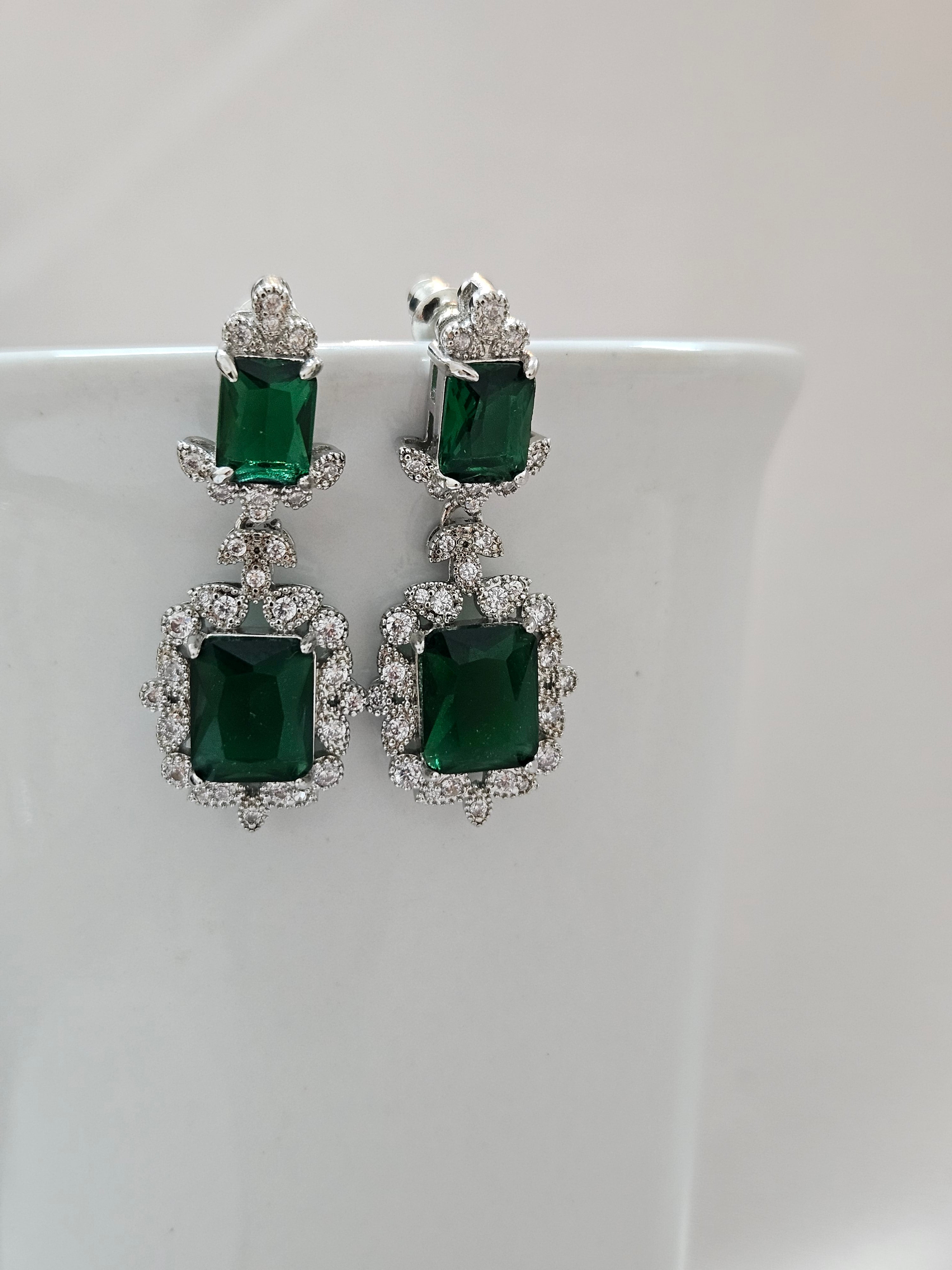 Classic Emerald Green Crystal Drop Earrings - AESG1