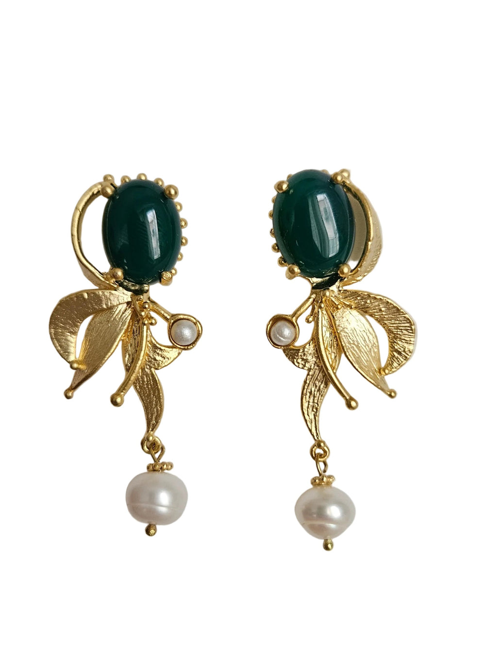 botanical chandelier earrings combined with beautiful emerald green element and delicate pearls