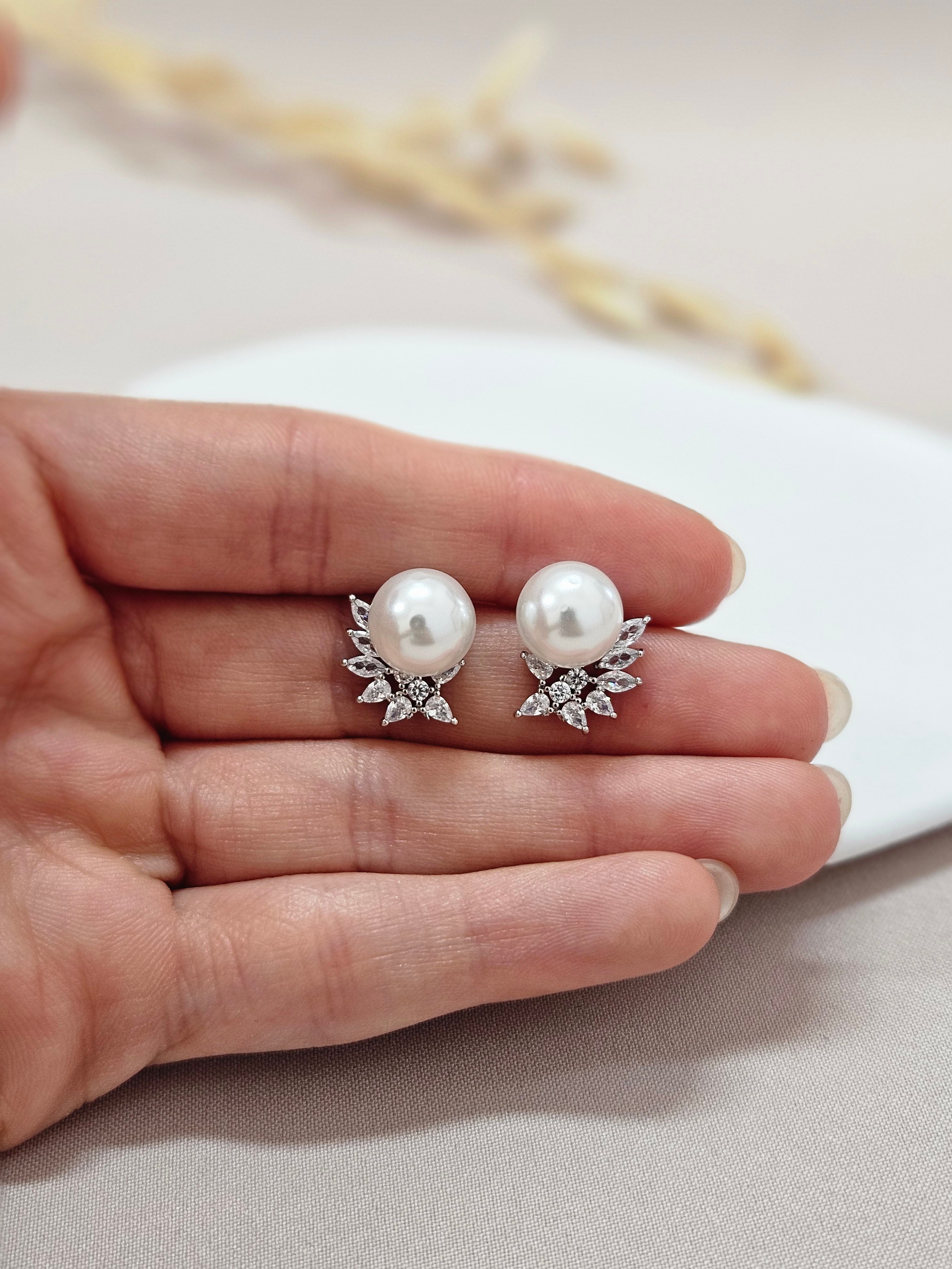 Small Classic Pearl Stud Earrings - AESP17