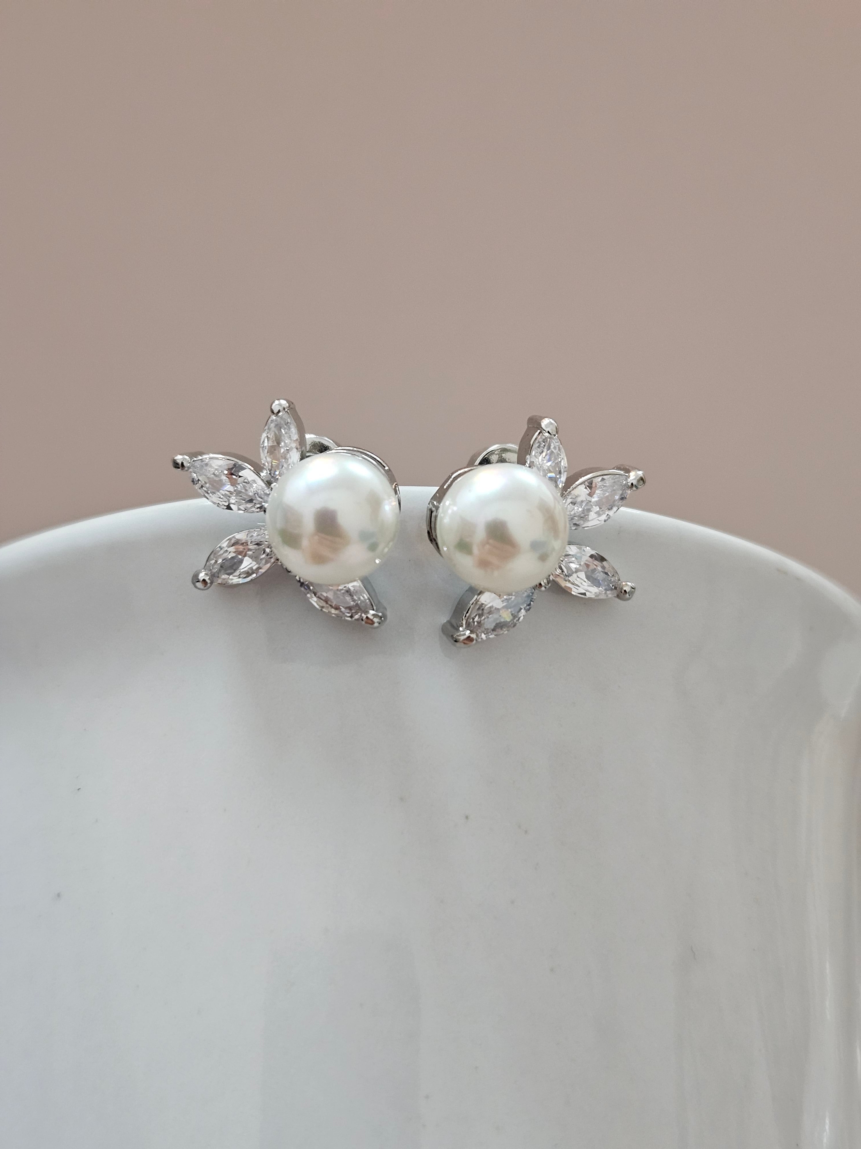 Delicate Stud Earrings - AESP19