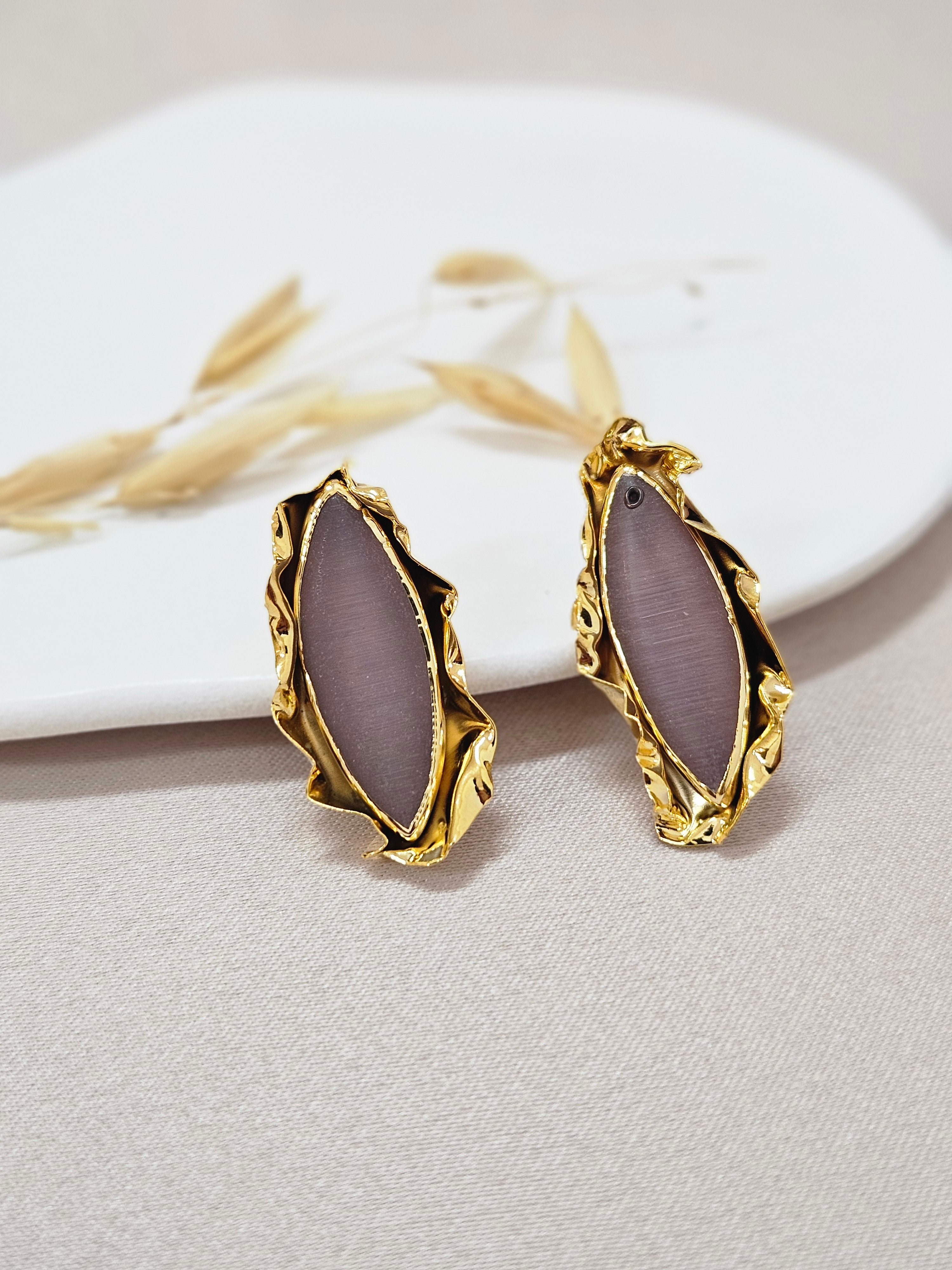 Vintage Gold Stud Earrings With Marquise Light Purple Stone - Tegp