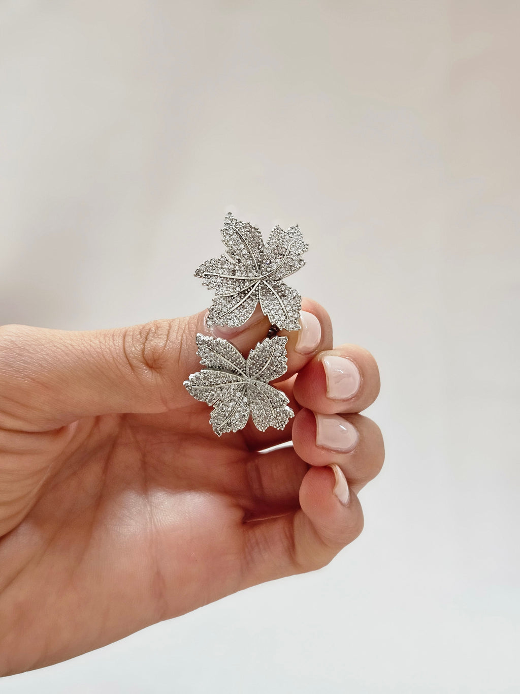 silver flower small zirconia stud earrings 
