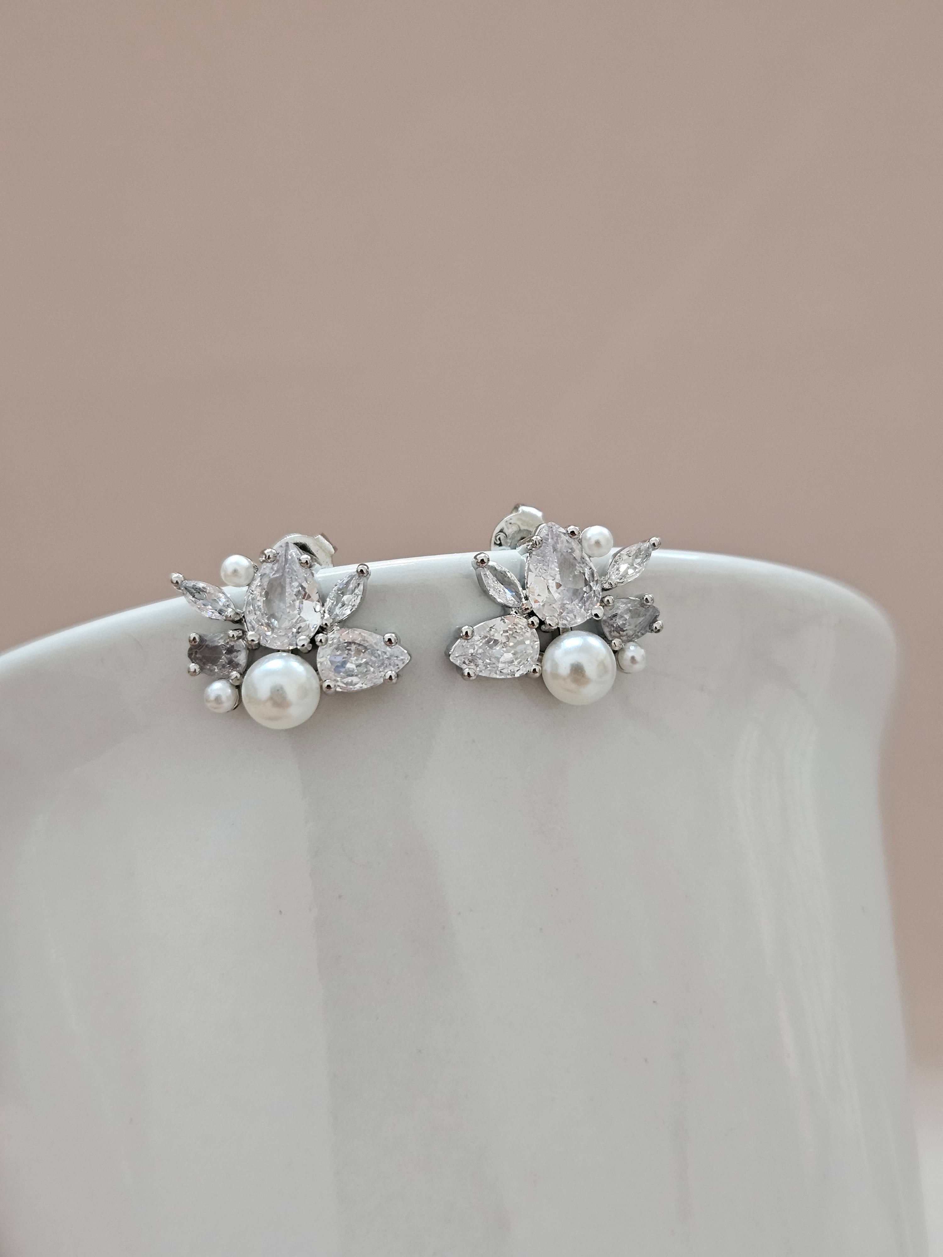 Delicate Pearl Crystal Stud EarringsAESP51