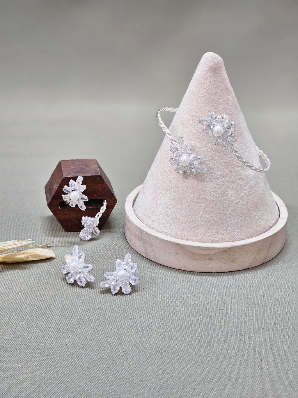 Floral Pearl Jewelry Set