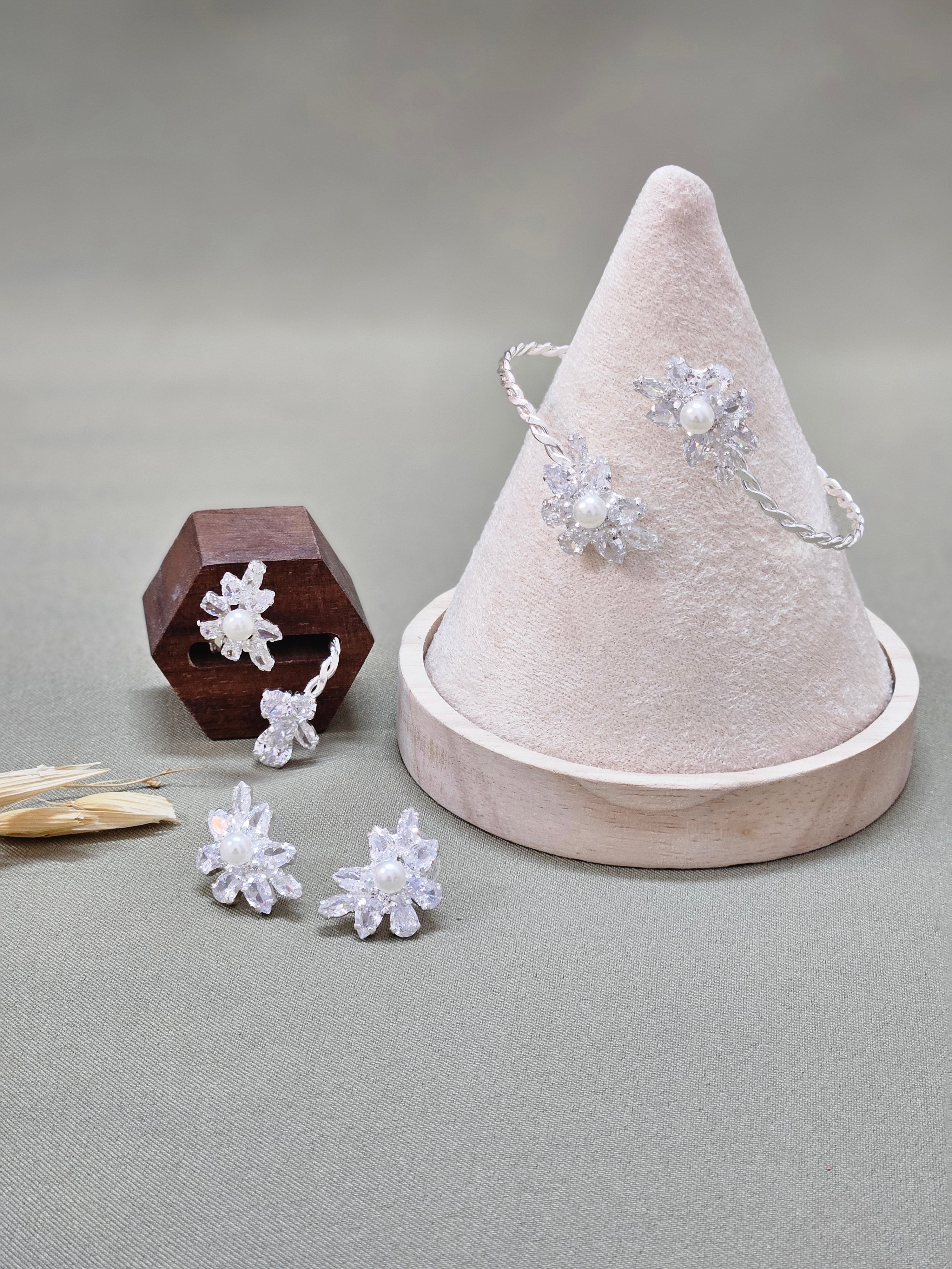 Floral Pearl Jewelry Set