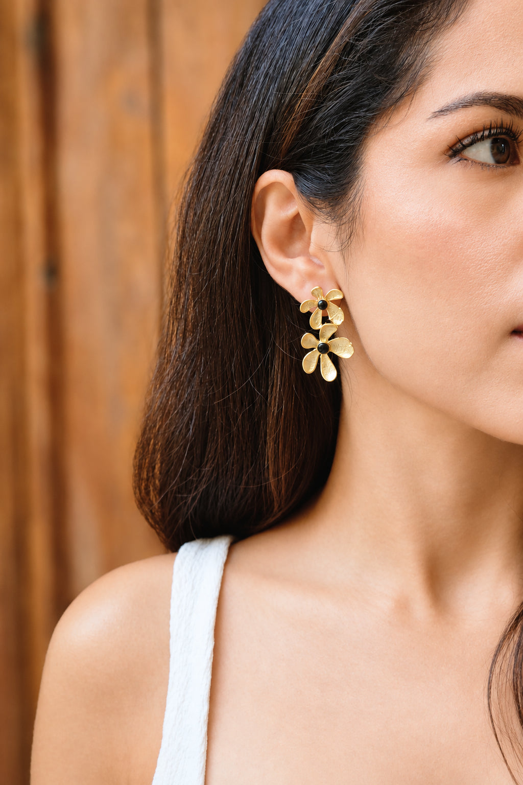 Pendientes florales negros