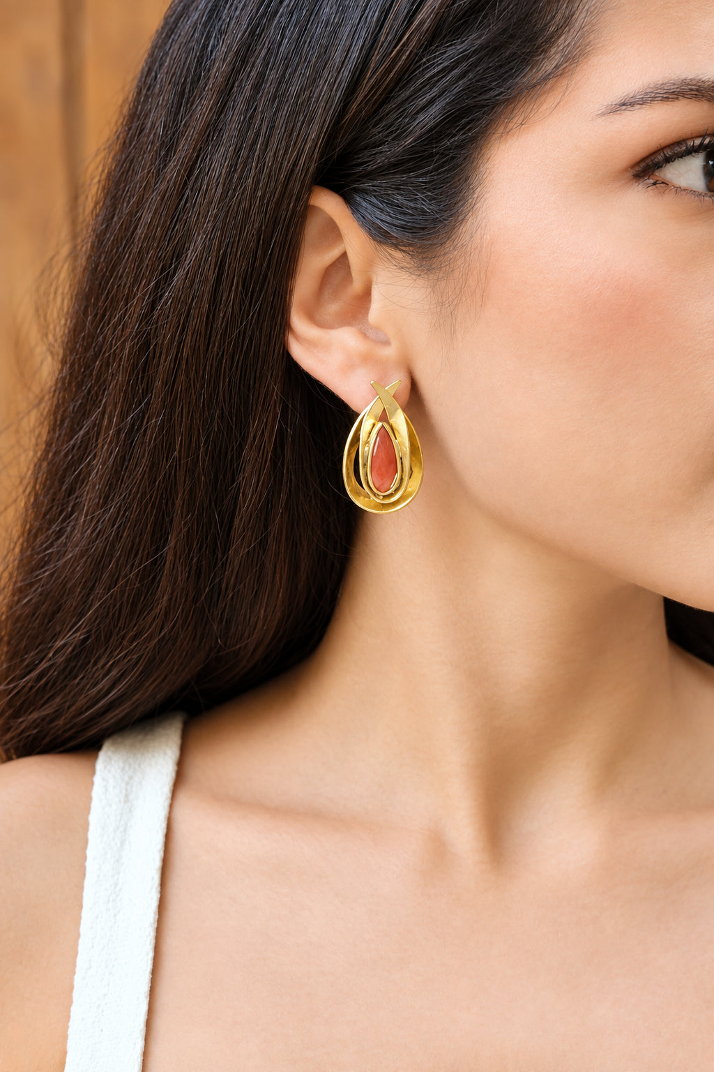 Pendientes de oro con piedra naranja
