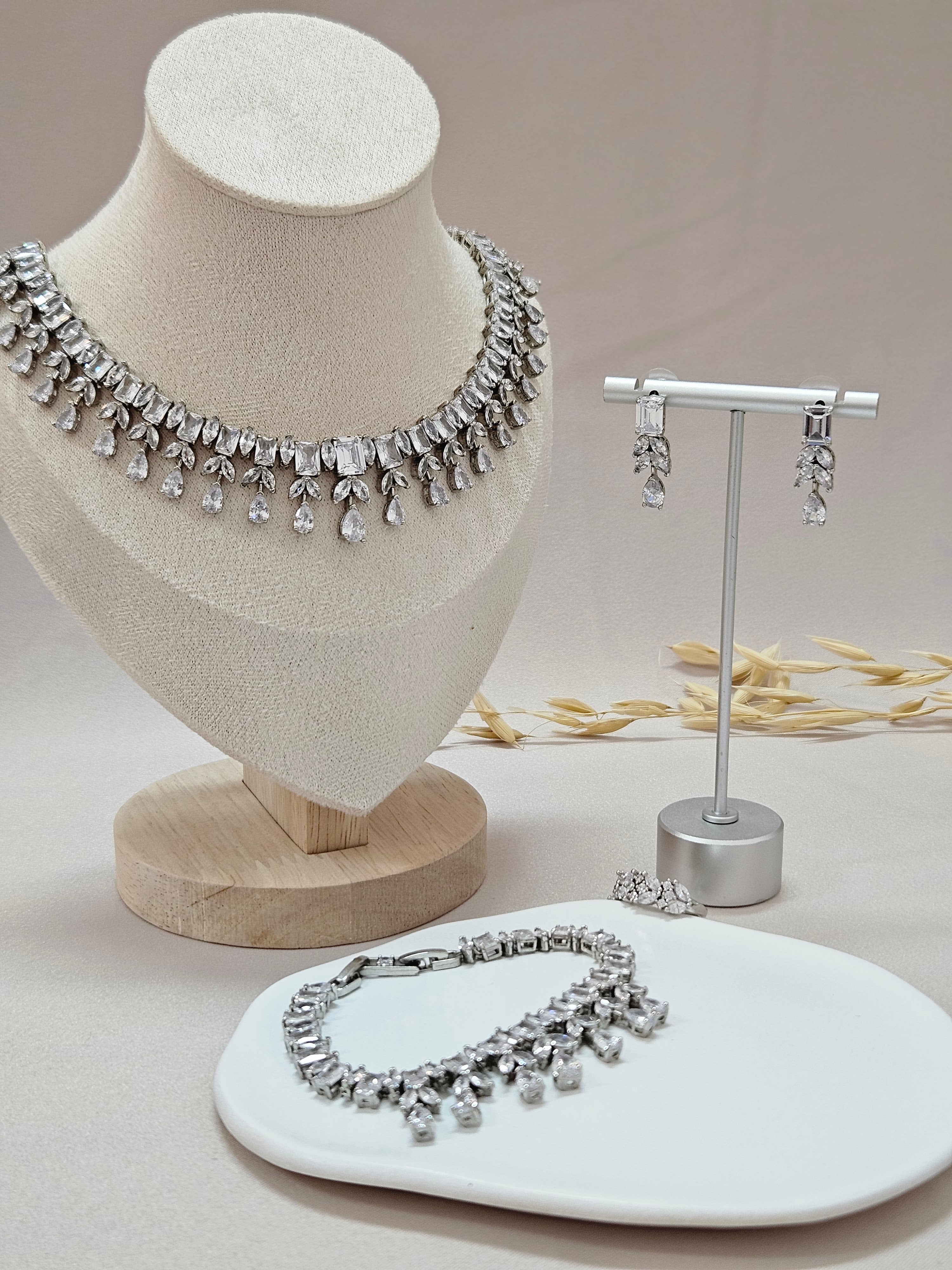 Elegant Silver Crystal Jewelry Set - Tnssc6
