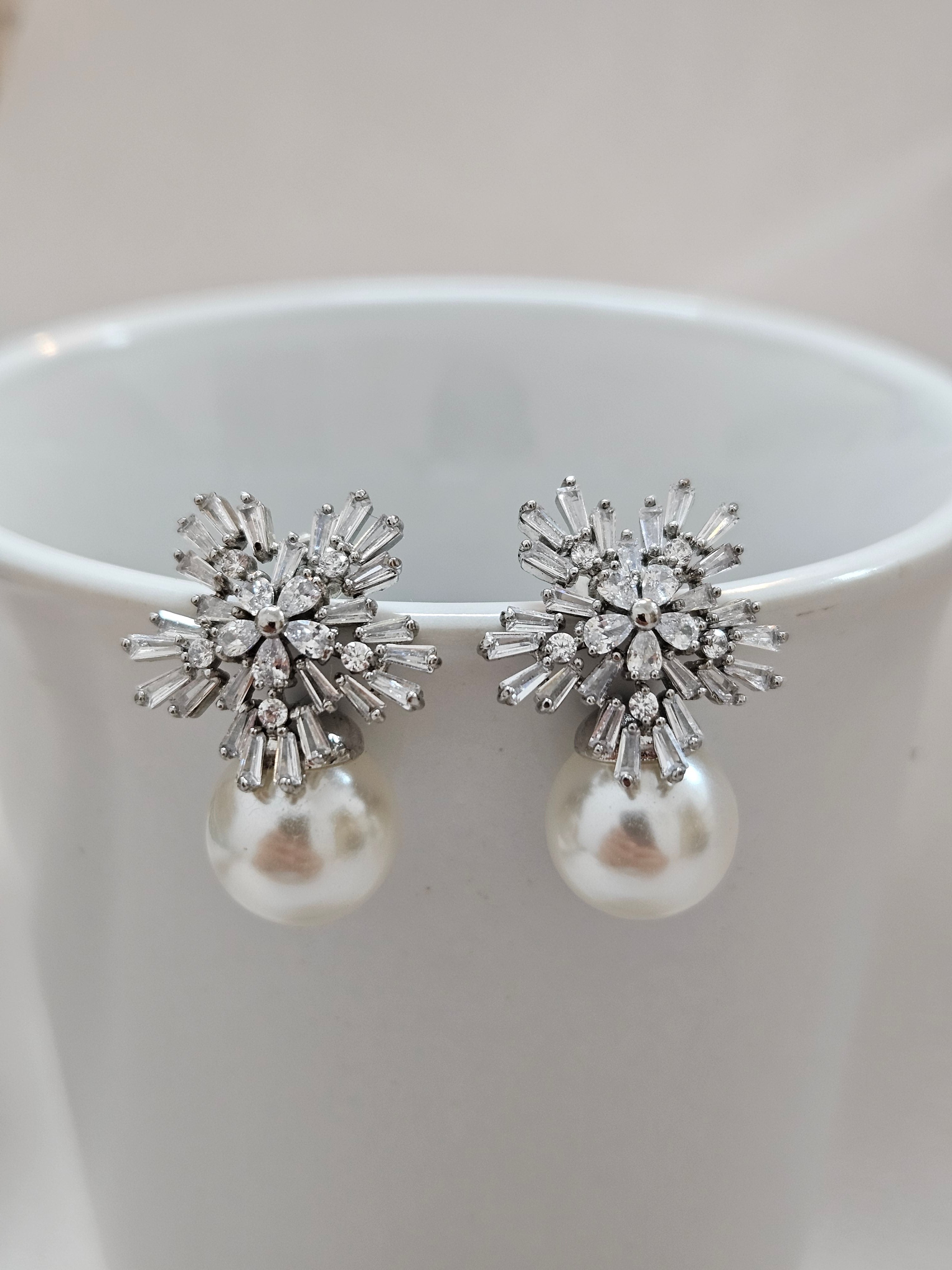 Snowflake Pearl Earrings - AESP24