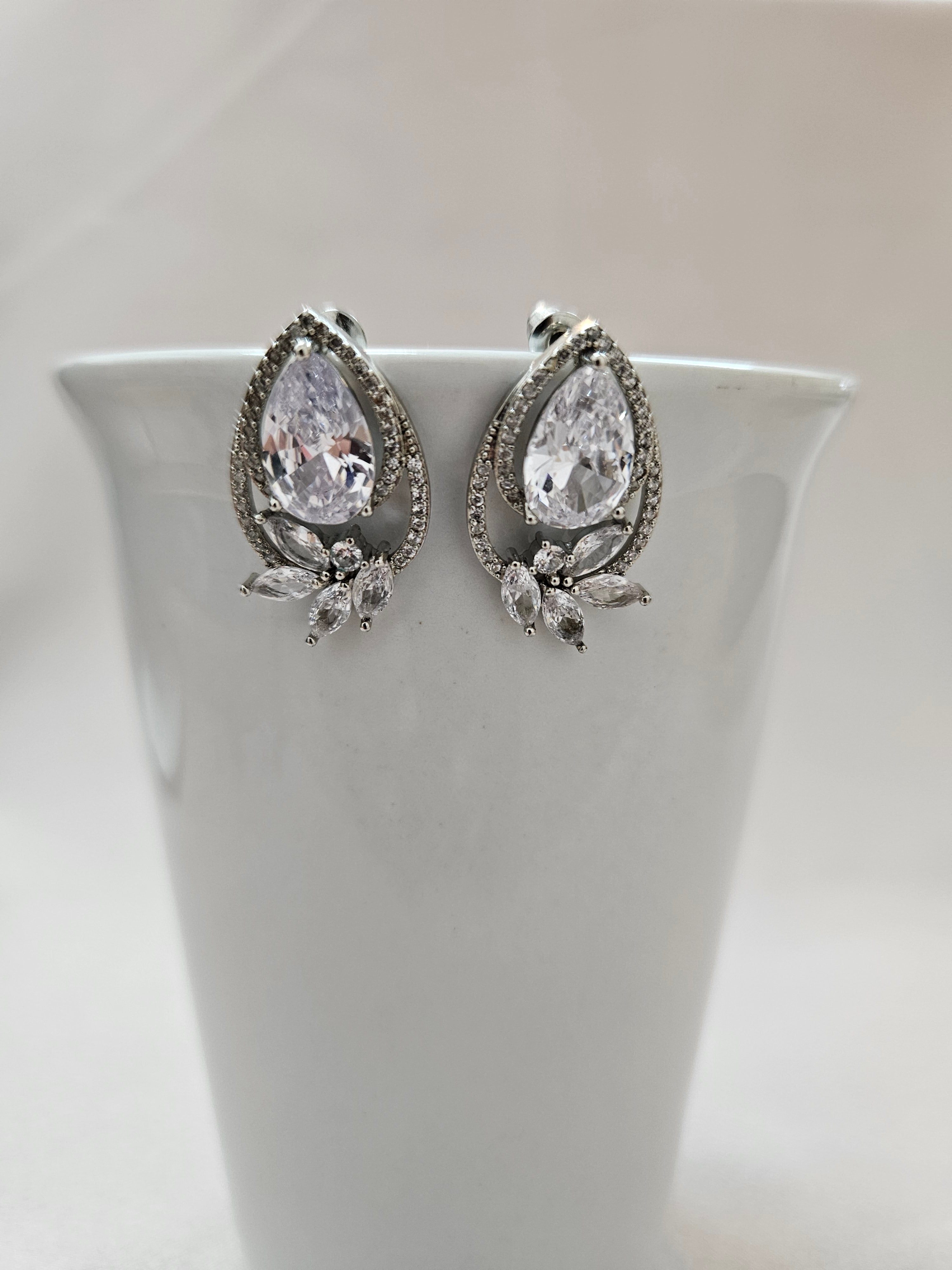 teardrop cubic zirconia silver earrings for brides wedding and eveants