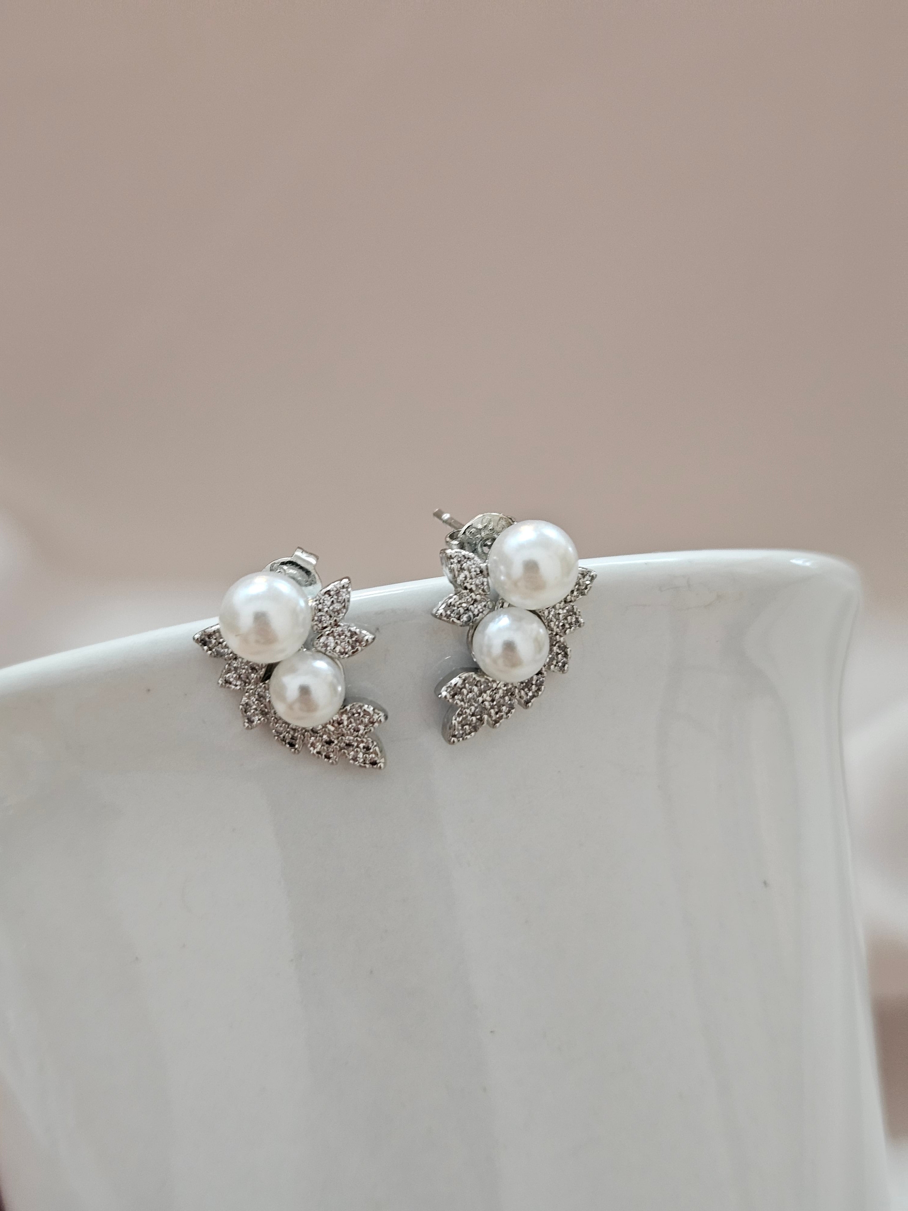 Small Delicate Pearl Stud Leaf Earrings - AESP38