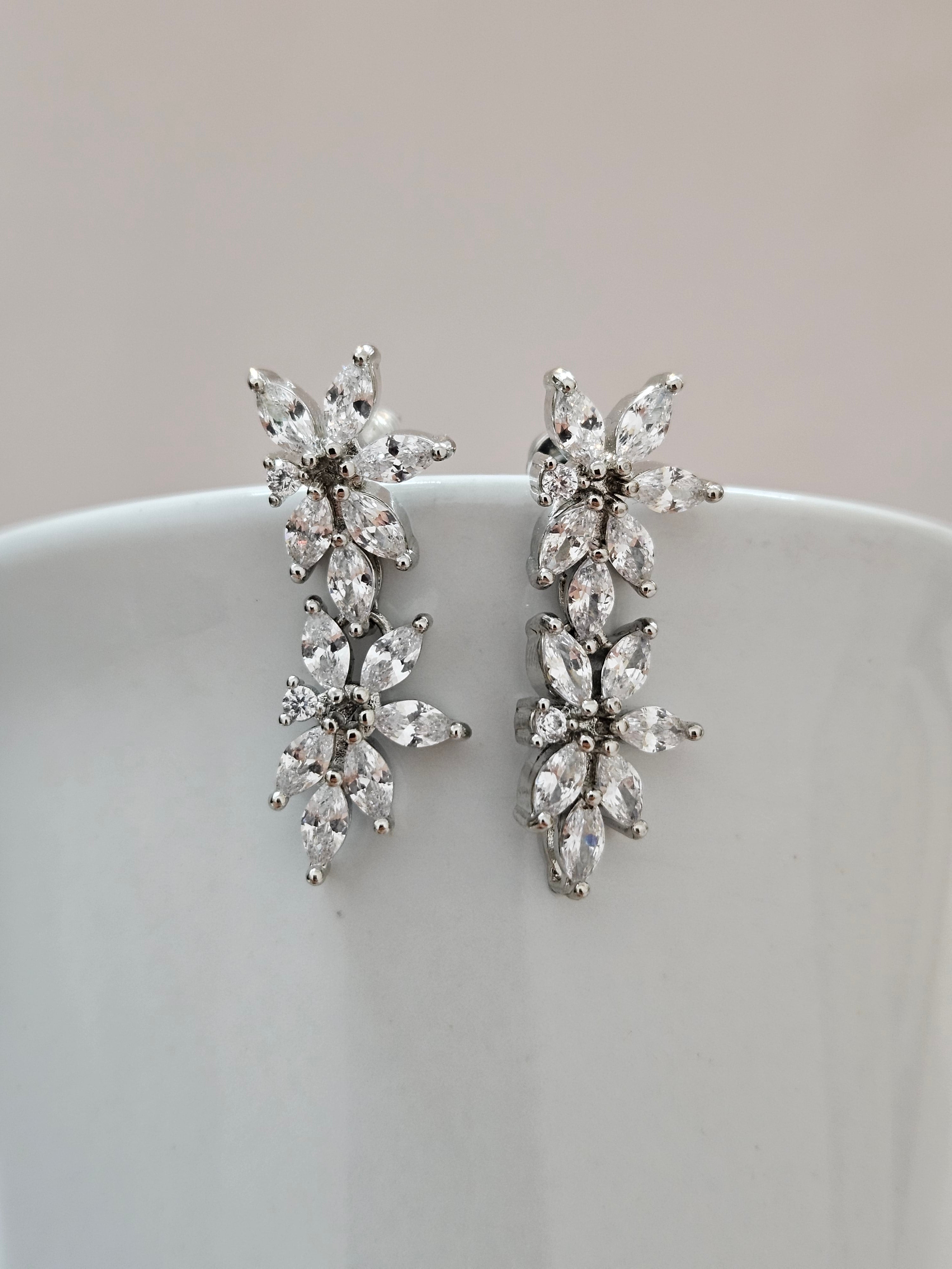 Flower Crystal Drop Earrings - AESC34