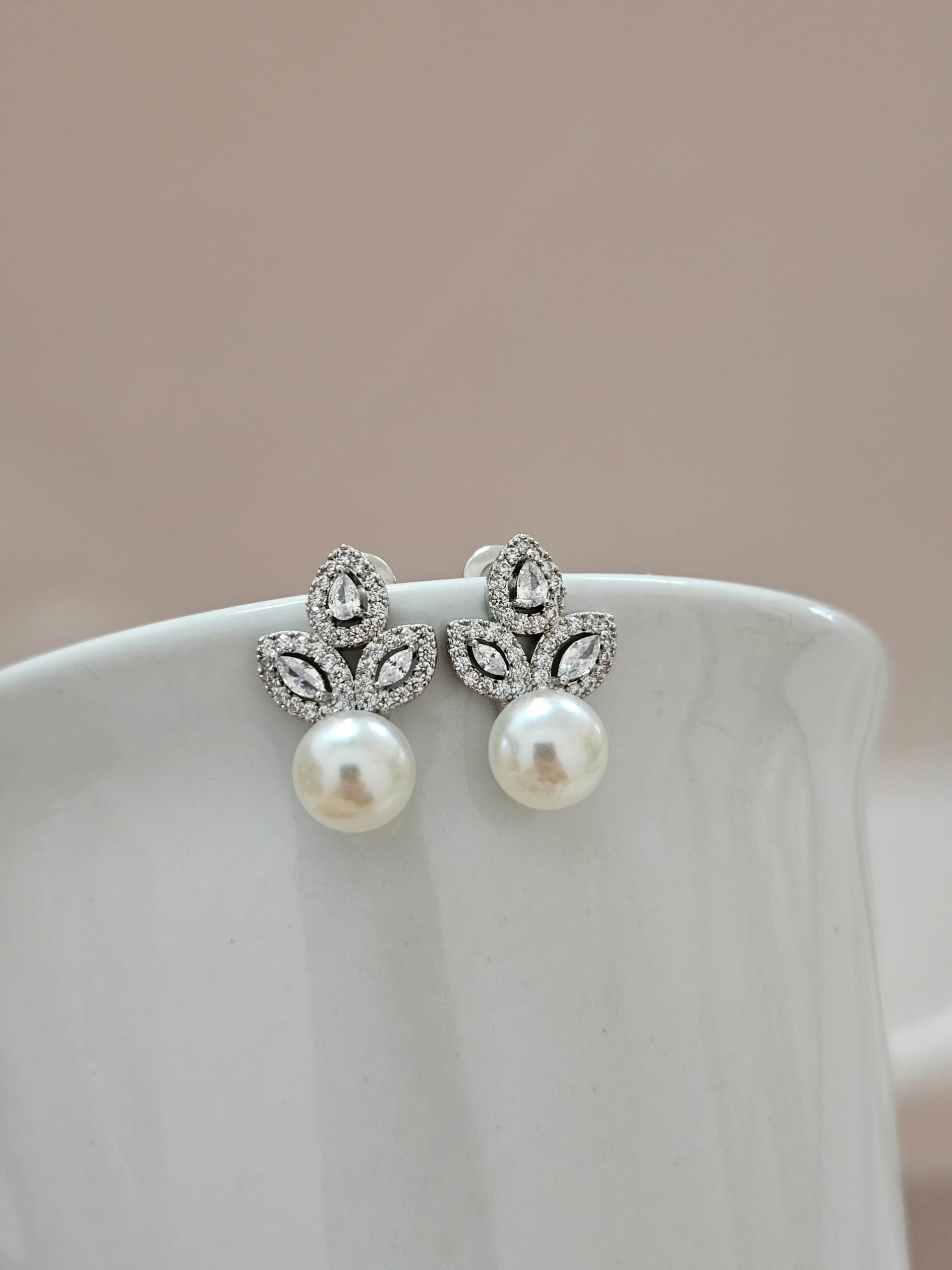 Stud Delicate Floral Crystal Pearl Earrings - AESP10