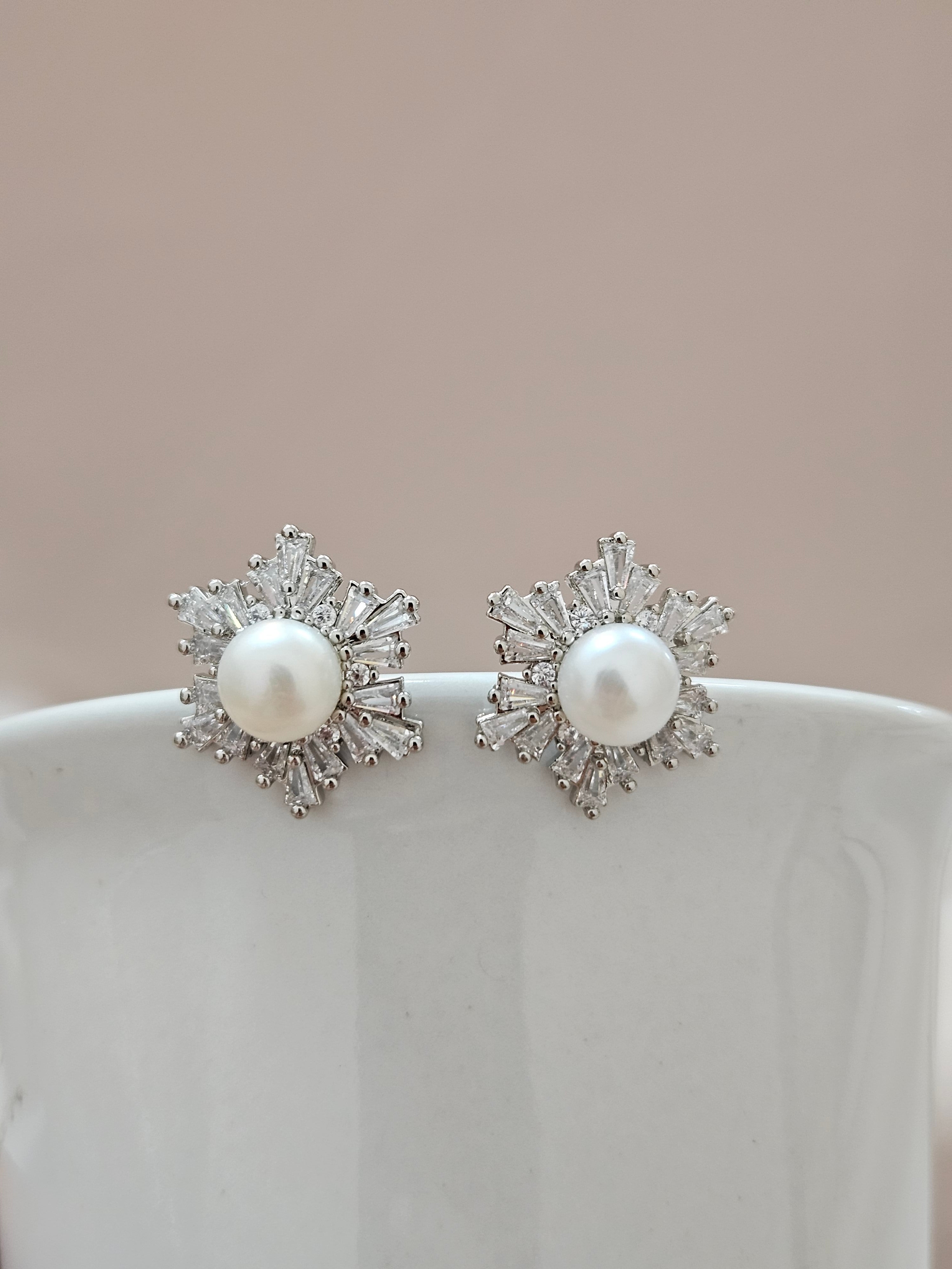 Stud Star Crystal Pearl Earrings- AESP4