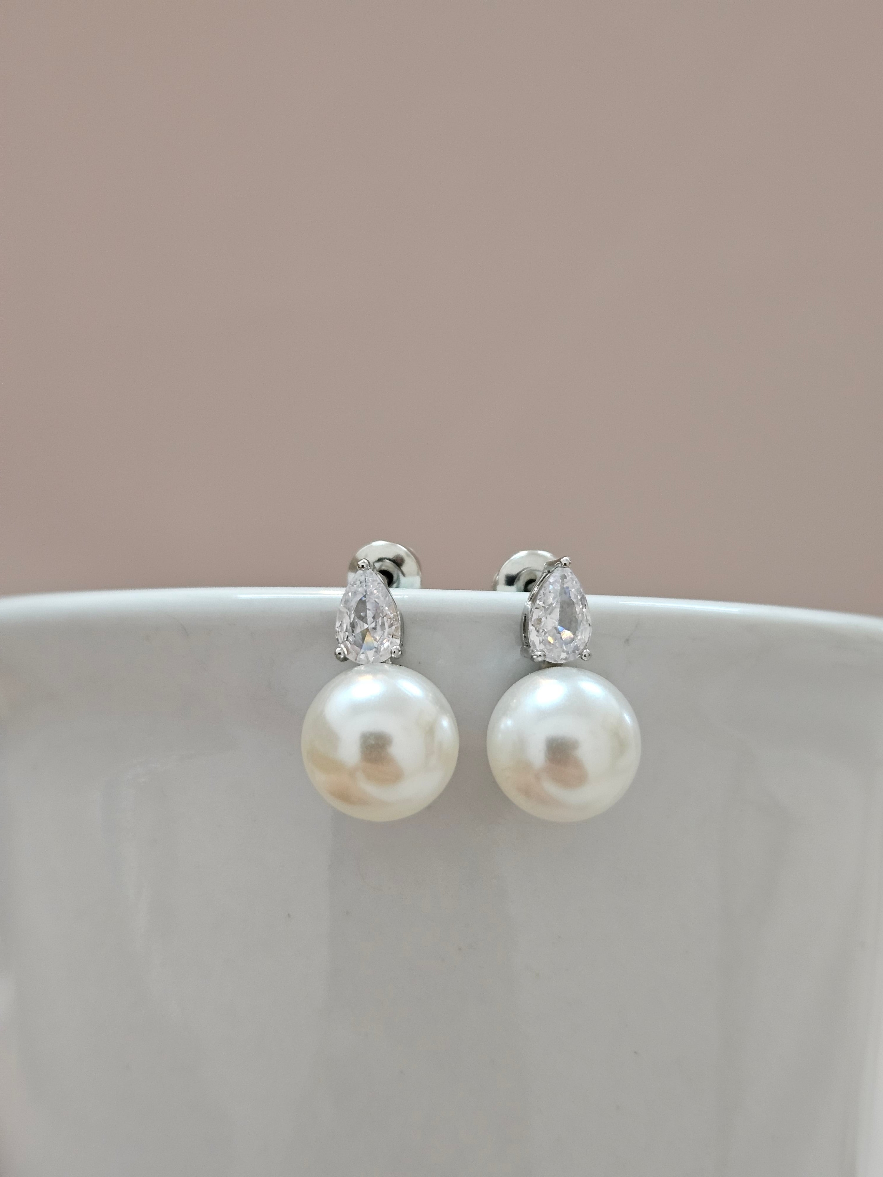 Delicate Pearl Earrings - AESP15