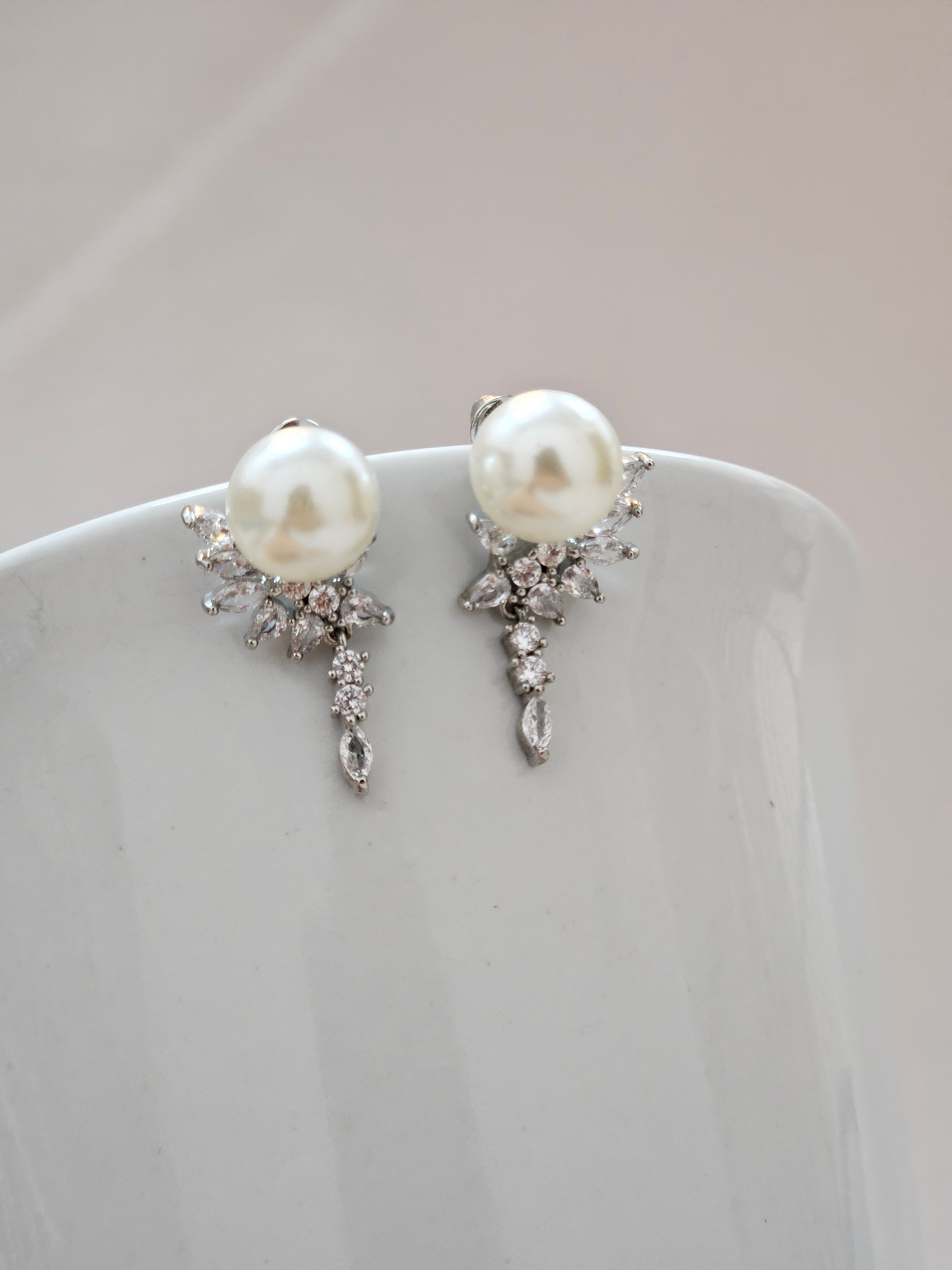 Delicate Pearl Earrings - AESP31