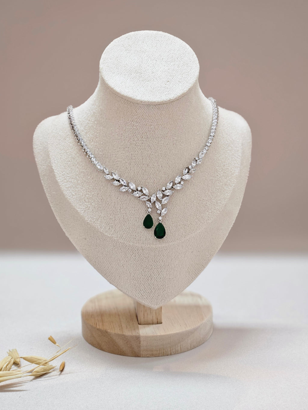 emerald green ans silver cubic zerconia  v-shaped necklace