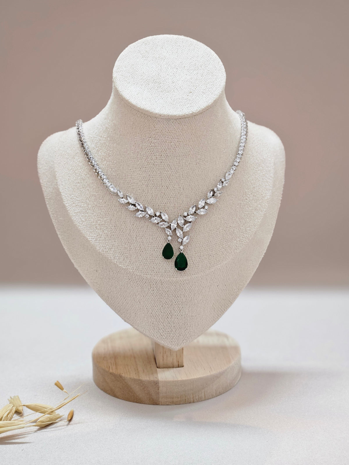 emerald green ans silver cubic zerconia  v-shaped necklace
